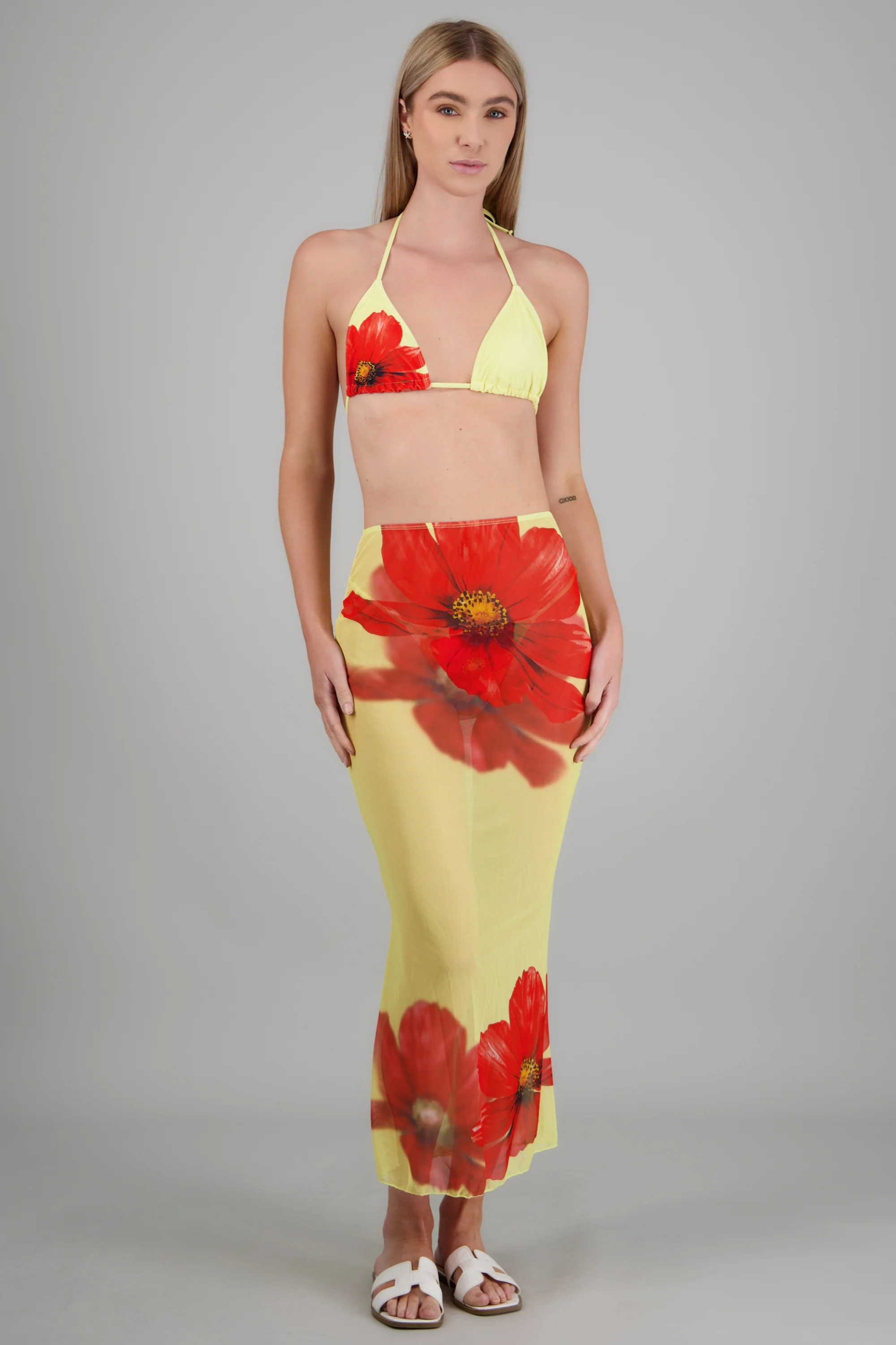 Bikini 3pz estampado flores falda maxi