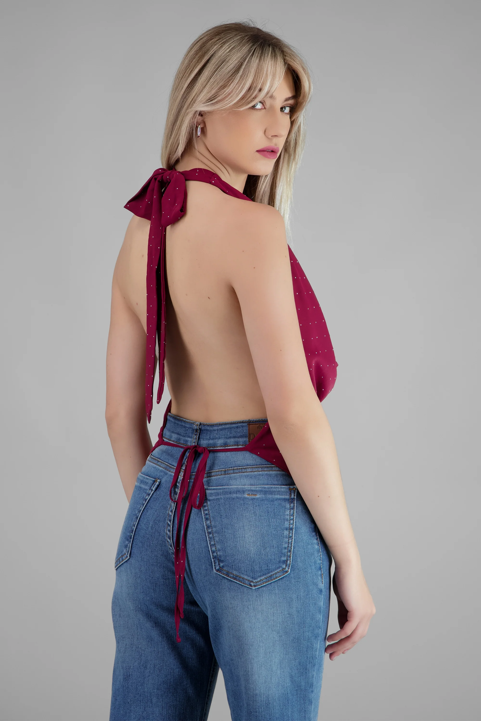 Blusa brillos halter escote espalda - Image 3