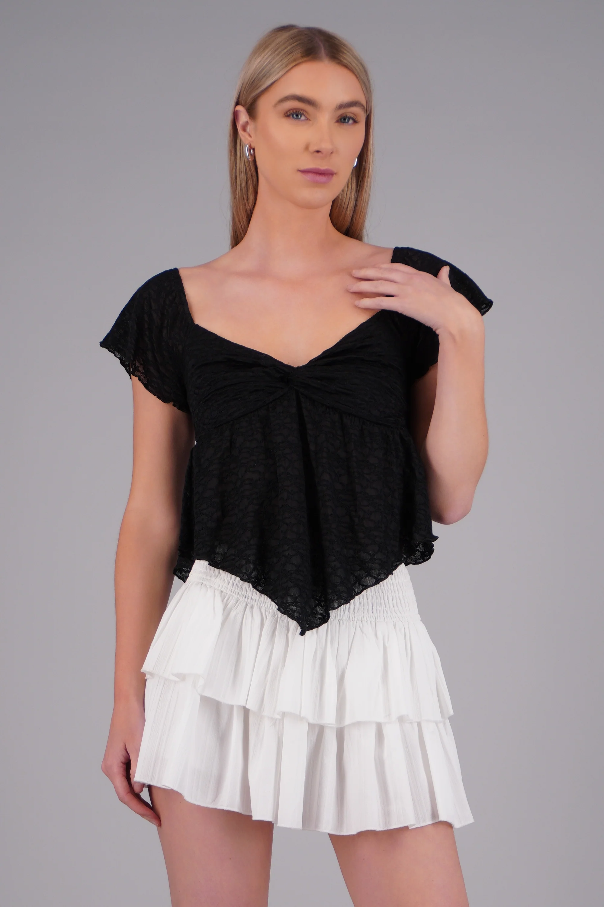 Blusa de encaje manga corta con detalle nudo - Image 2