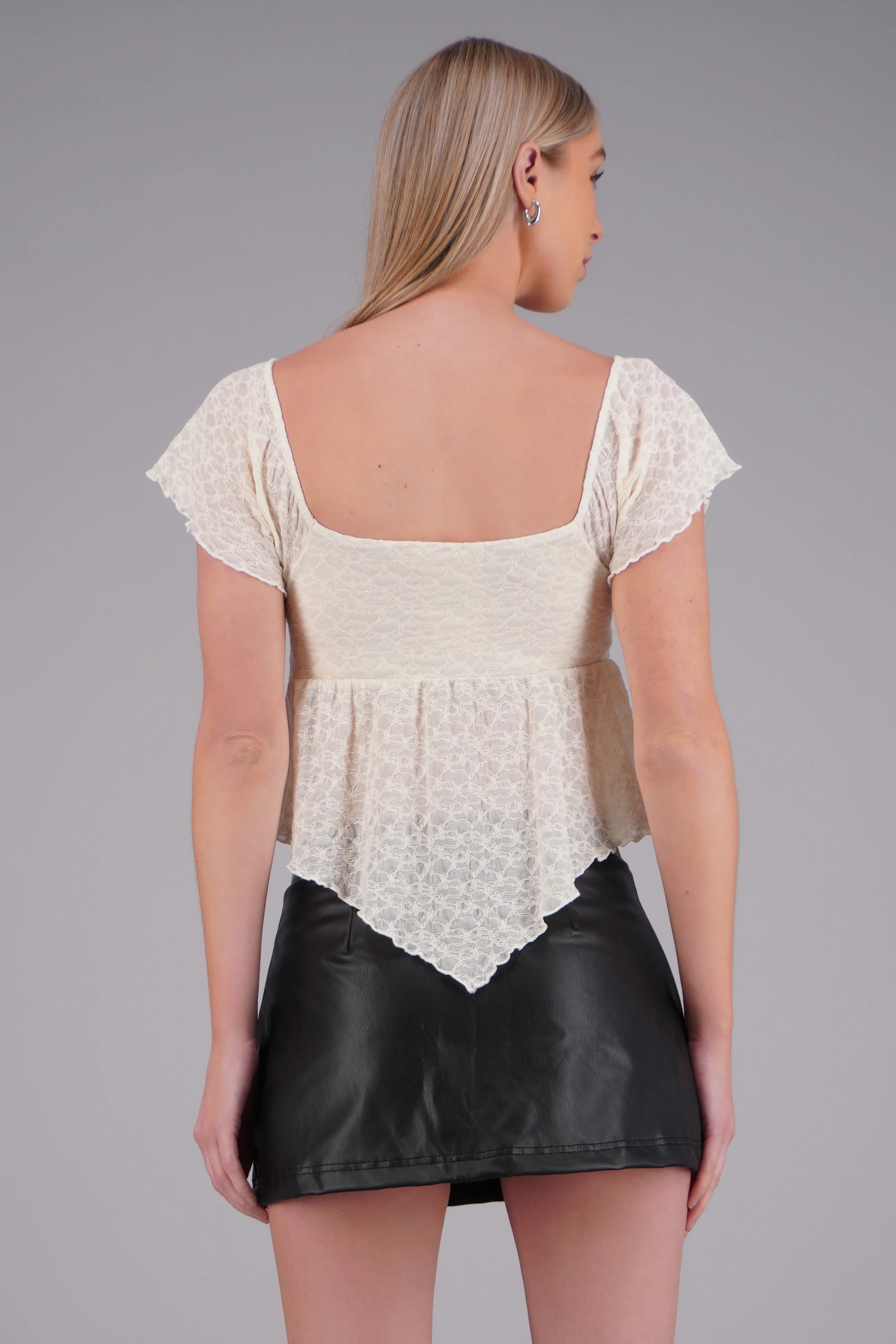 Blusa de encaje manga corta con detalle nudo - Image 4