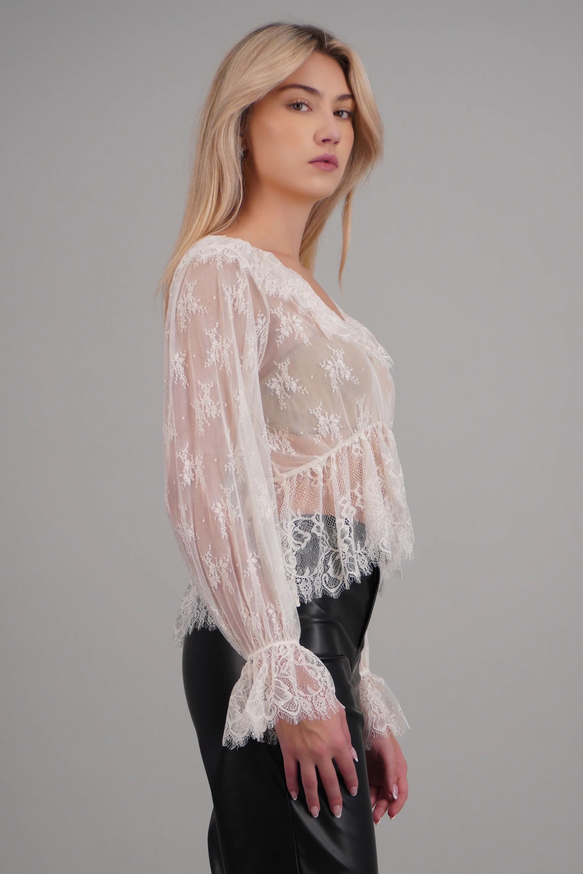 Blusa de encaje manga larga - Image 3