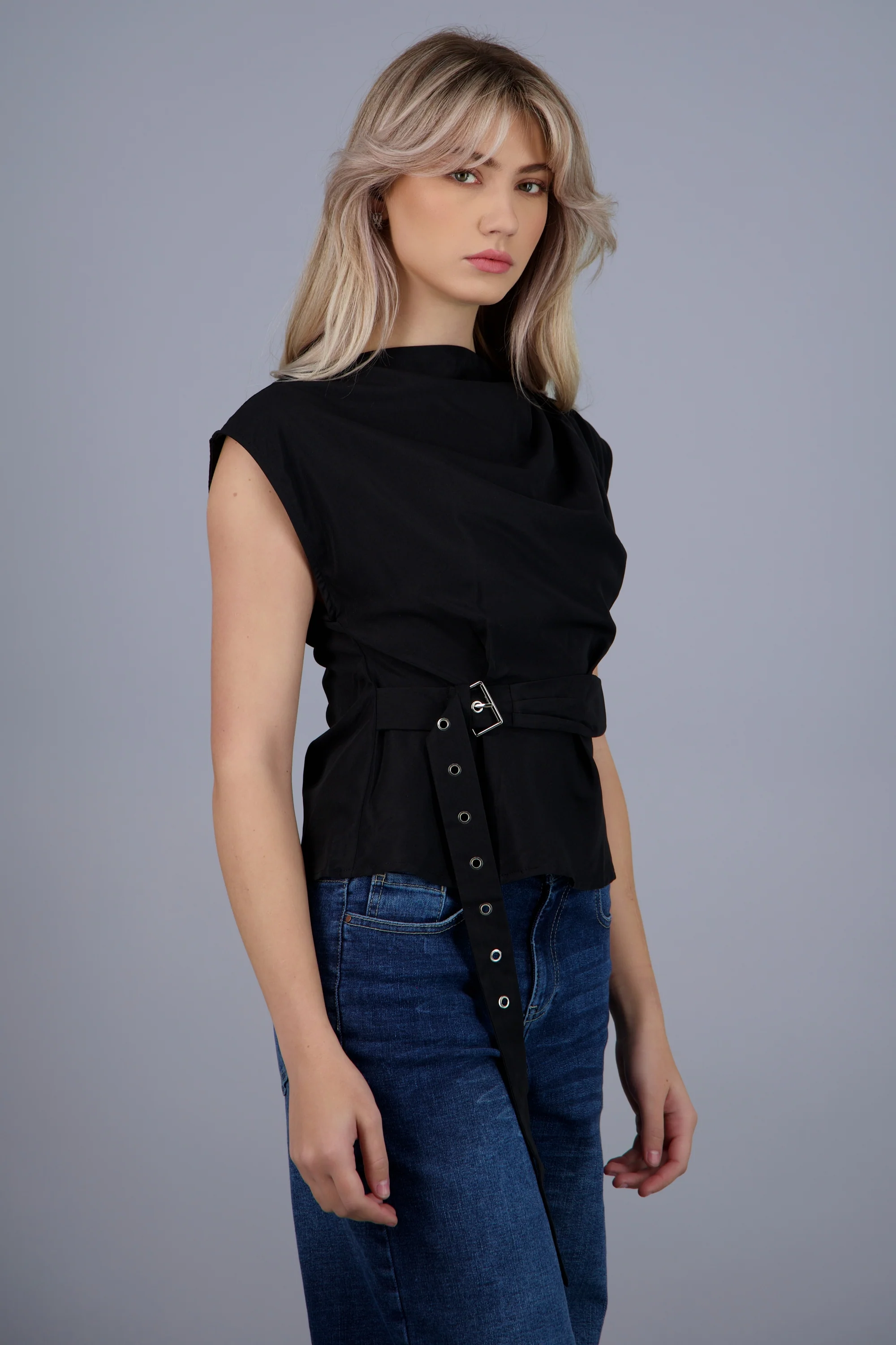 Blusa drapeada con cinturon - Image 3