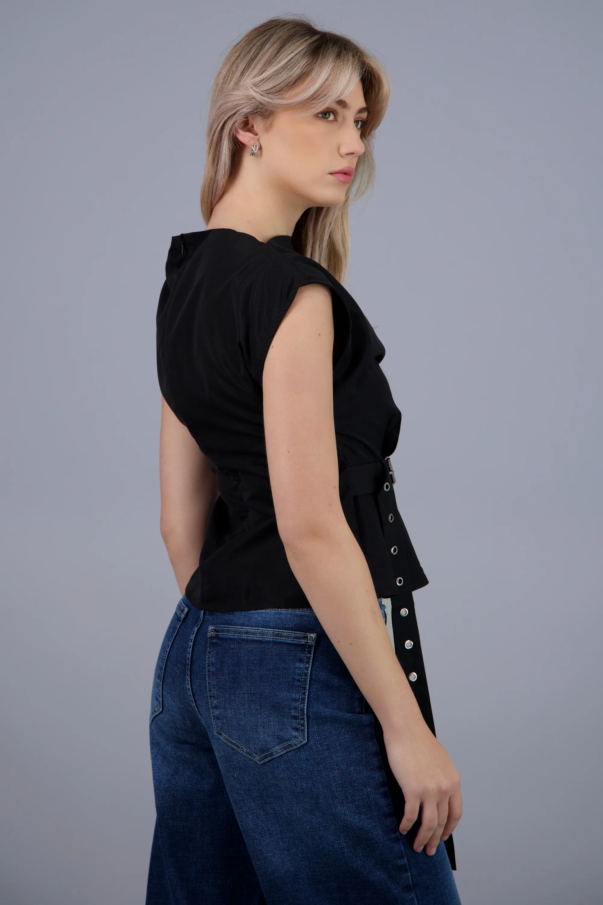 Blusa drapeada con cinturon - Image 4