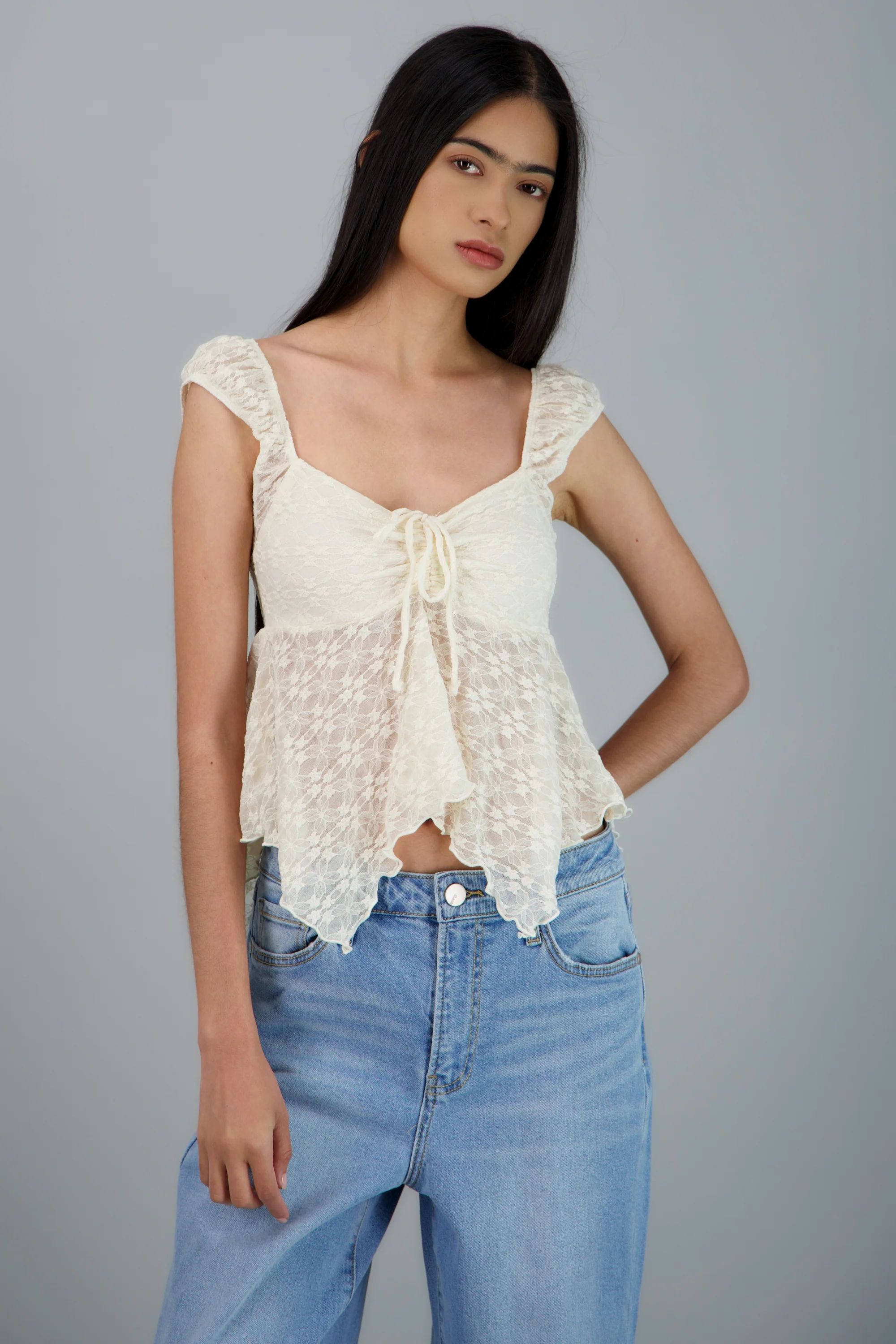 Blusa encaje asimetrica manga corta