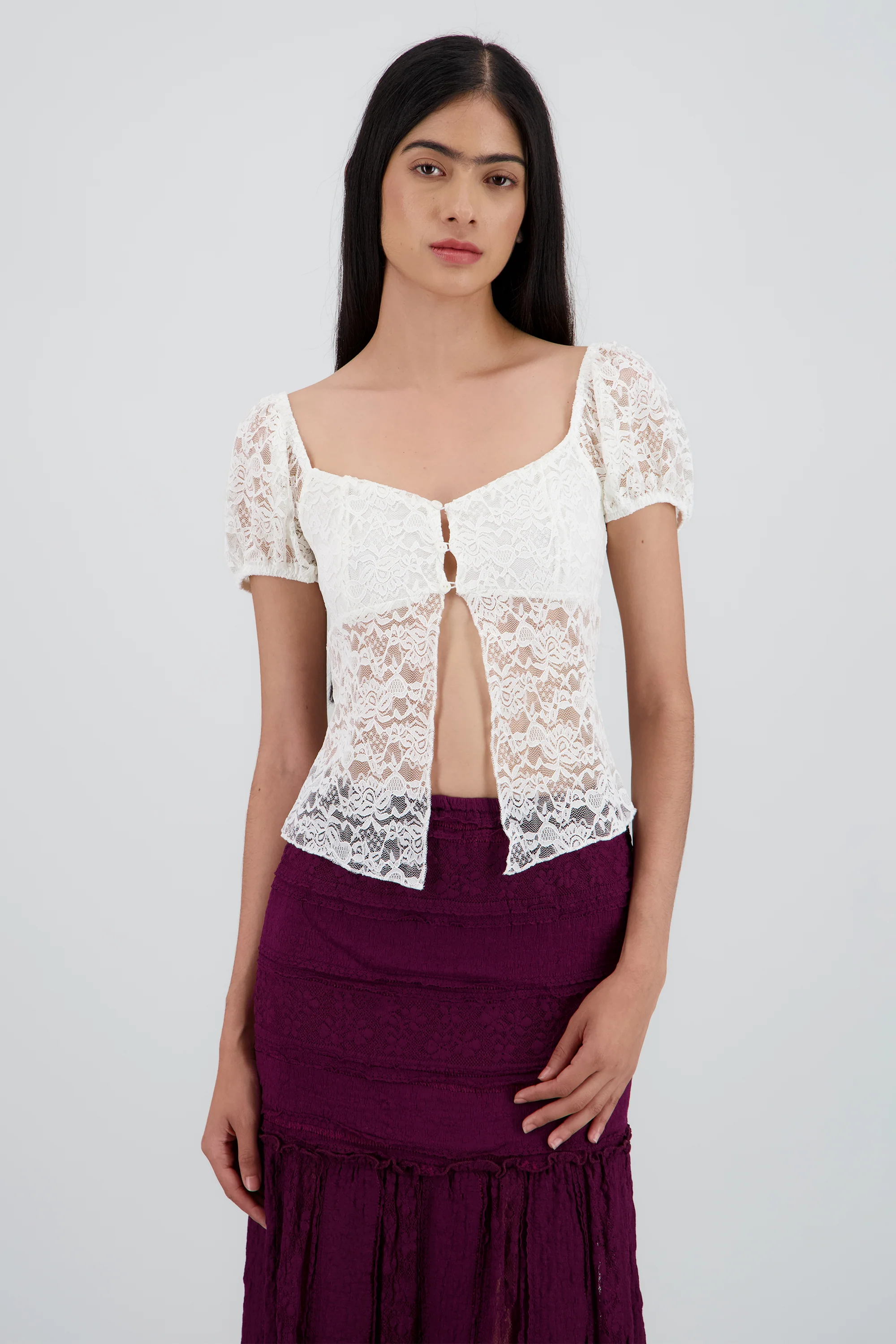 Blusa encaje manga corta detalle botones