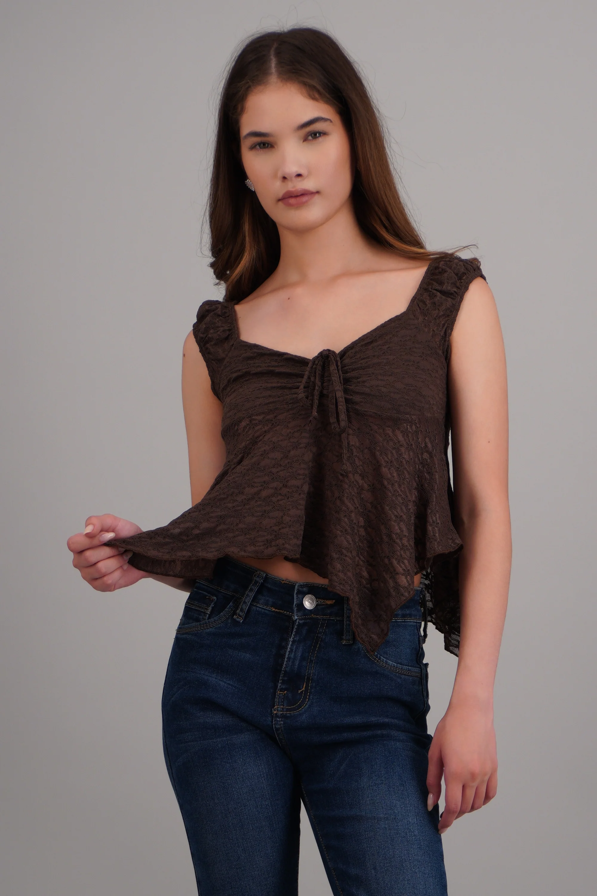 Blusa encaje terminado asimatrico