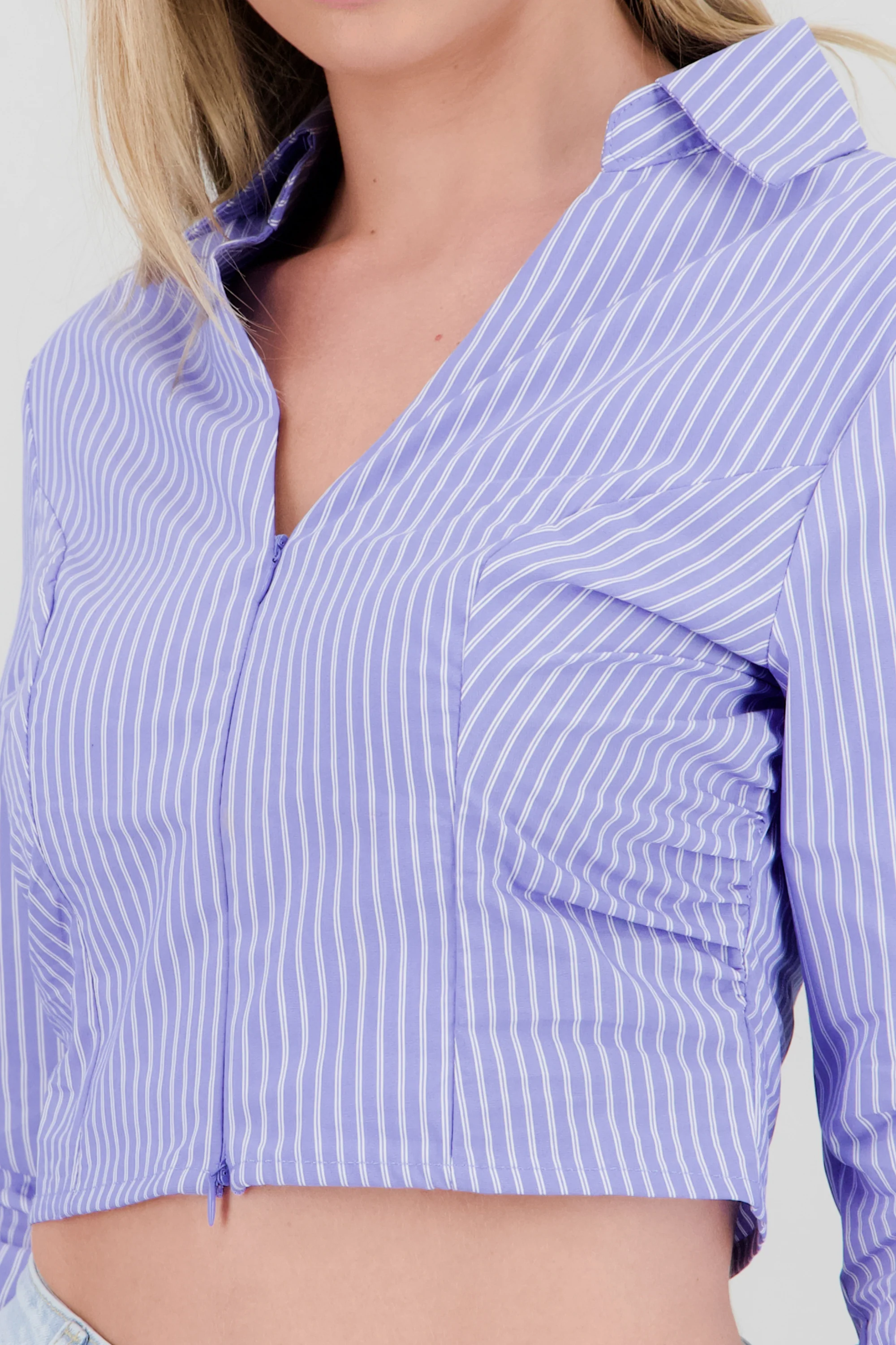 Blusa escote V cierre rayas - Image 5