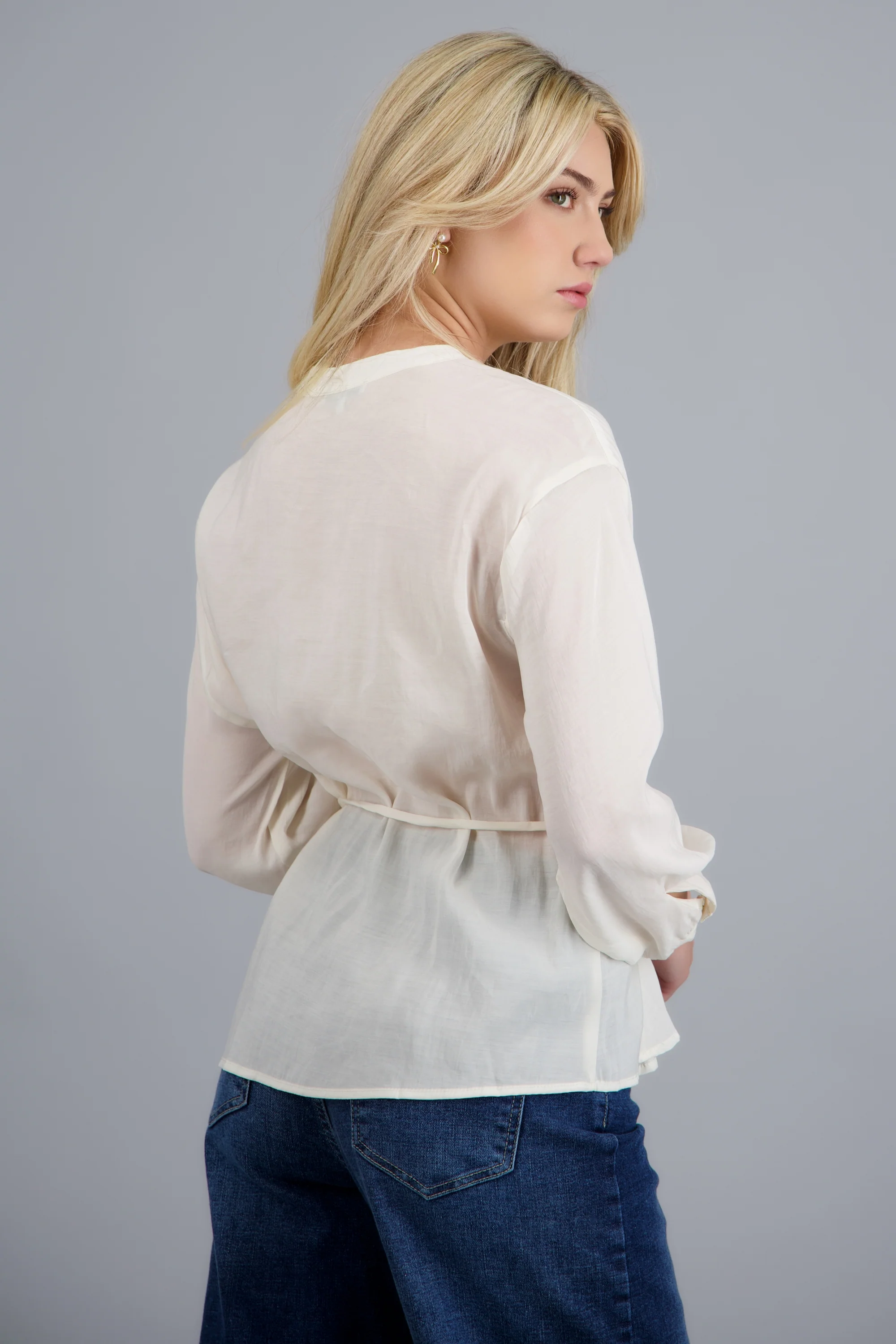 Blusa fluida detalle cituron manga larga - Image 4