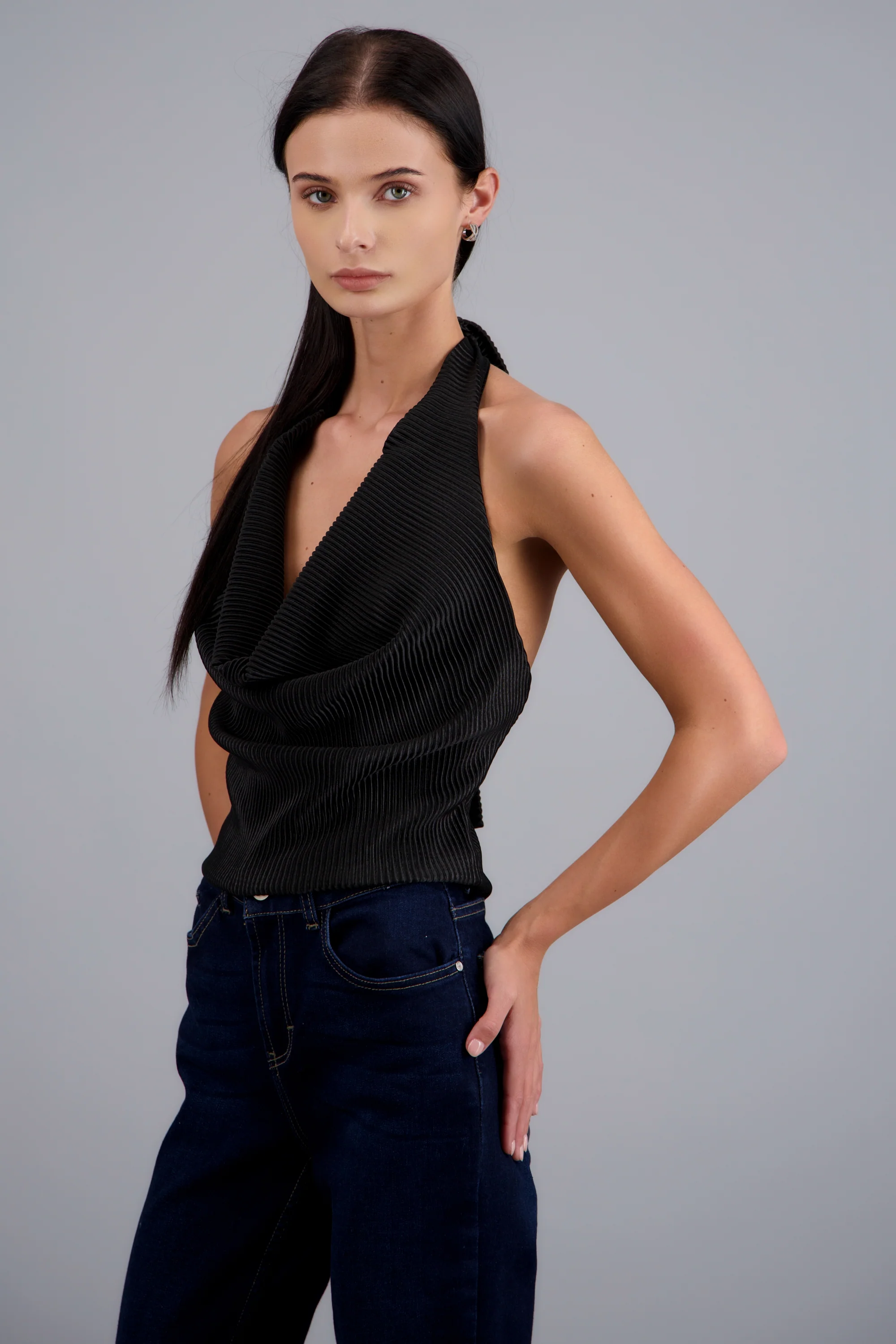Blusa halter escote cascada detalle tela - Image 3