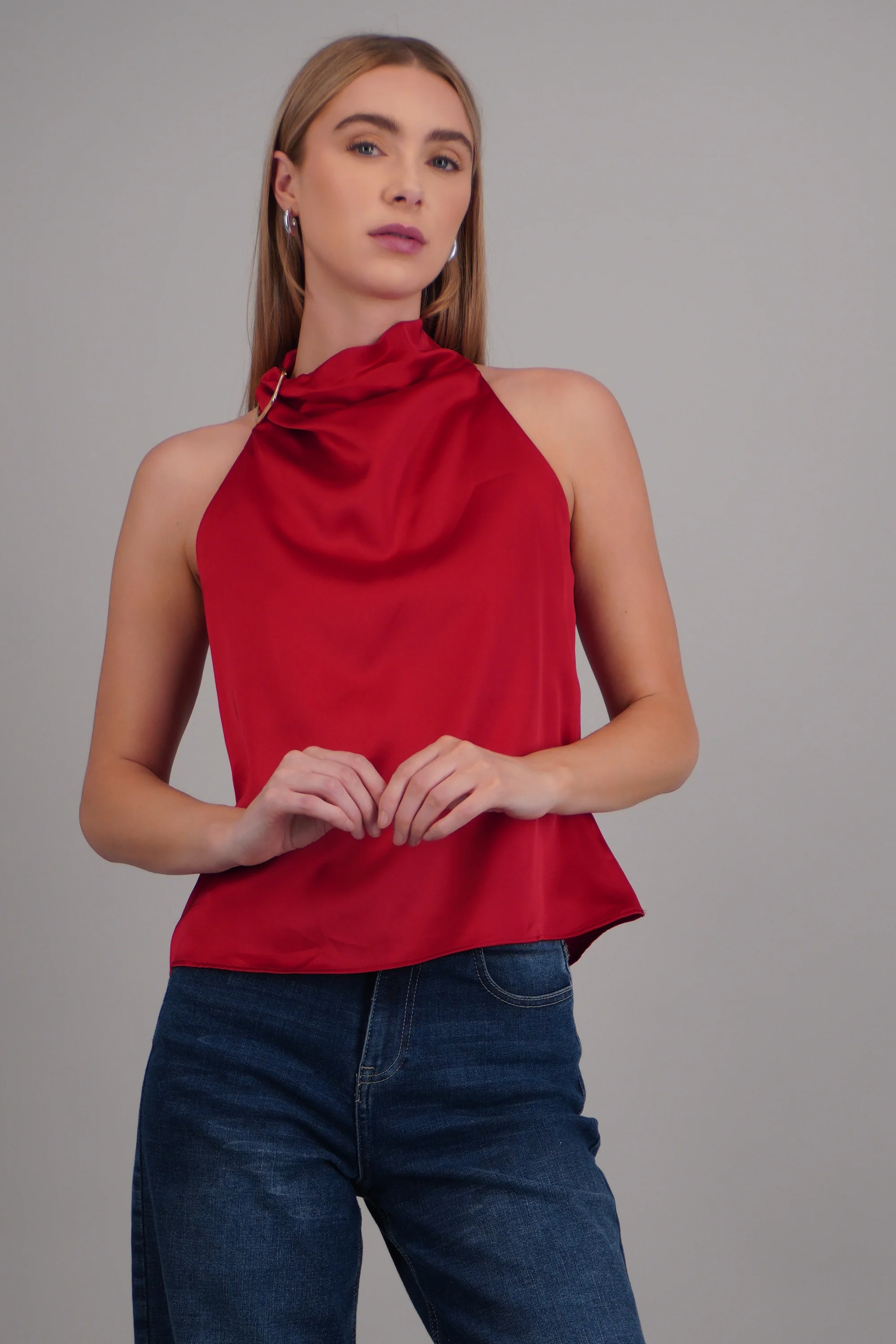 Blusa halter satin detalle hebilla irregular - Image 3