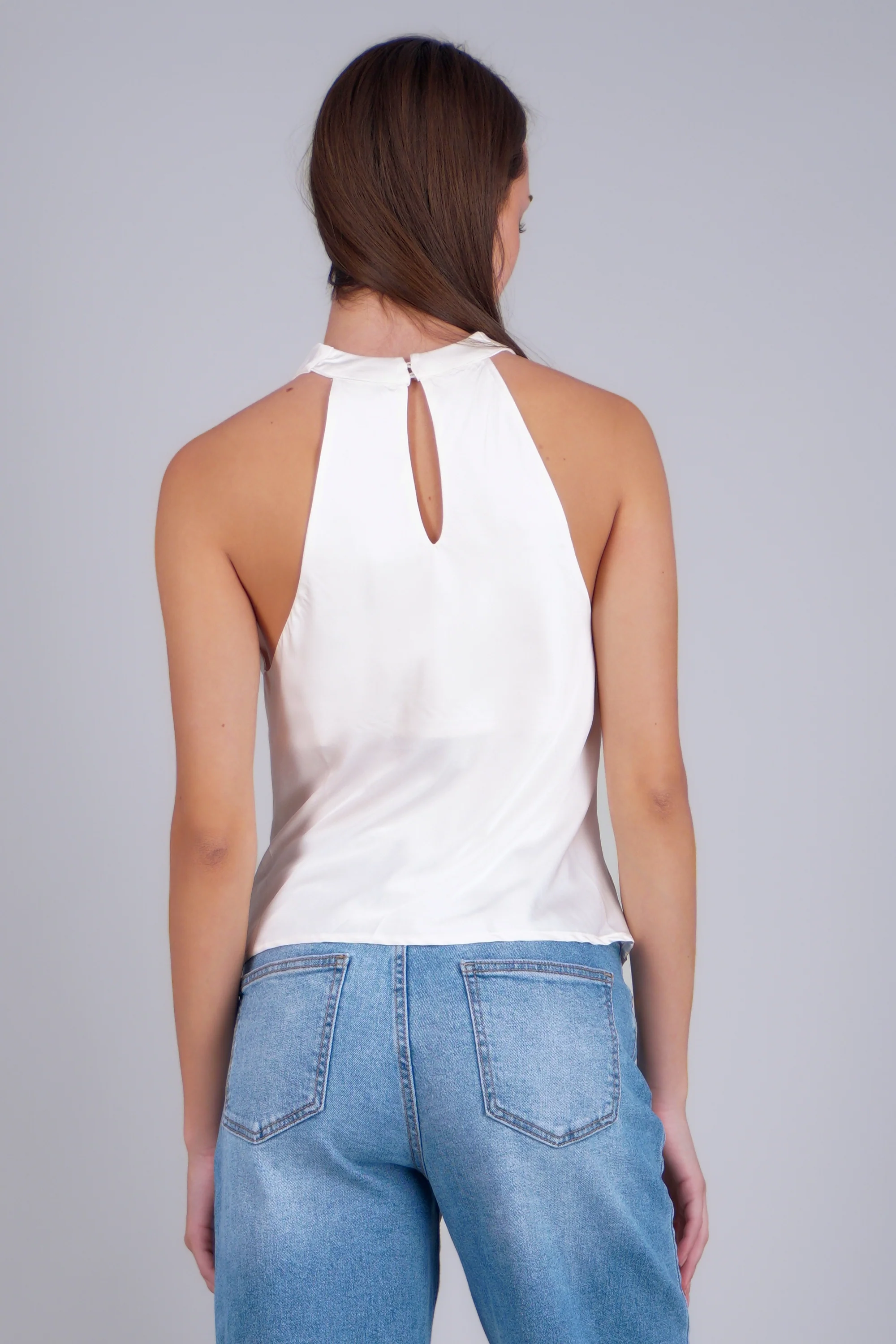 Blusa halter satin detalle herraje - Image 4