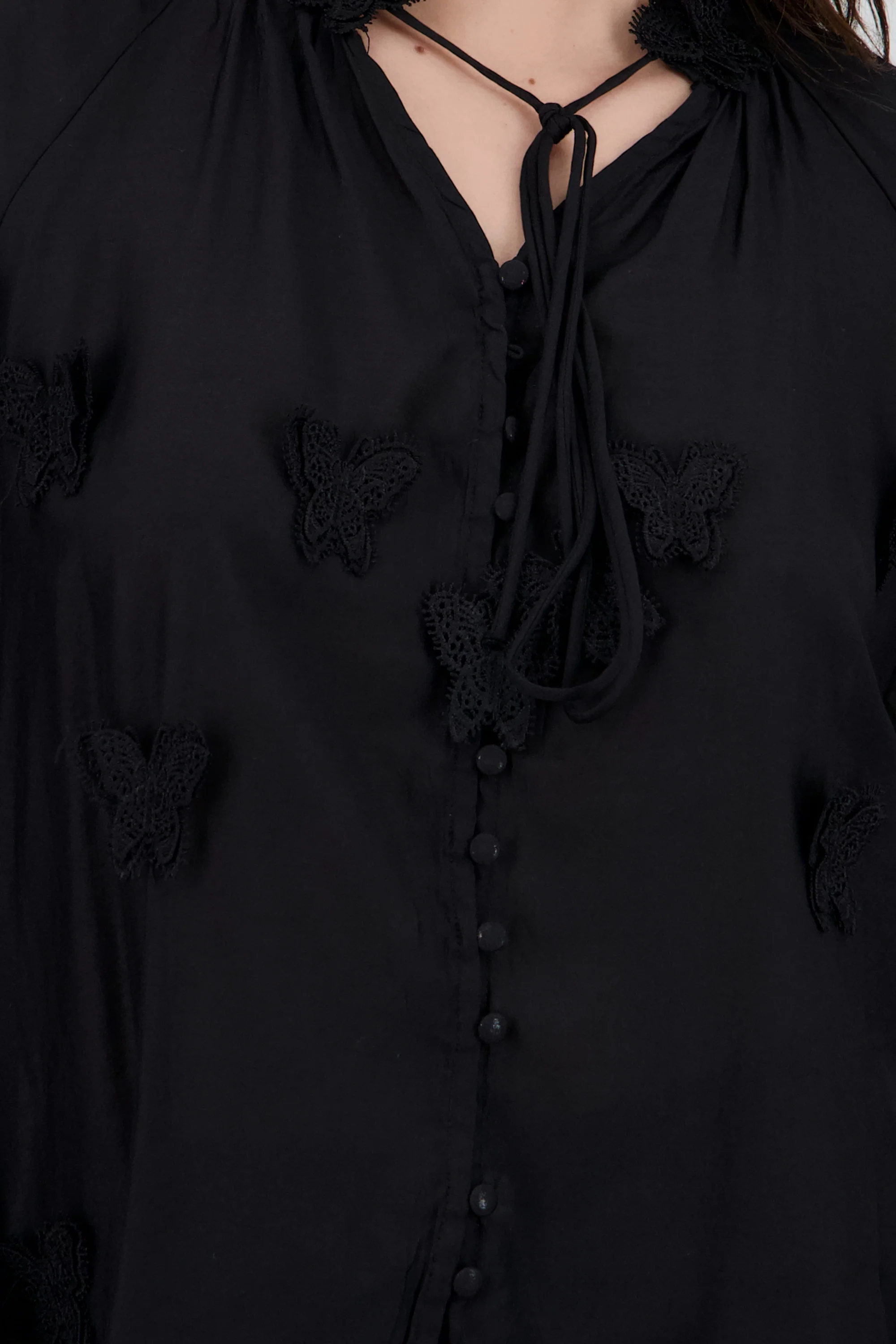 Blusa manga larga detalle mariposas 3d - Image 5