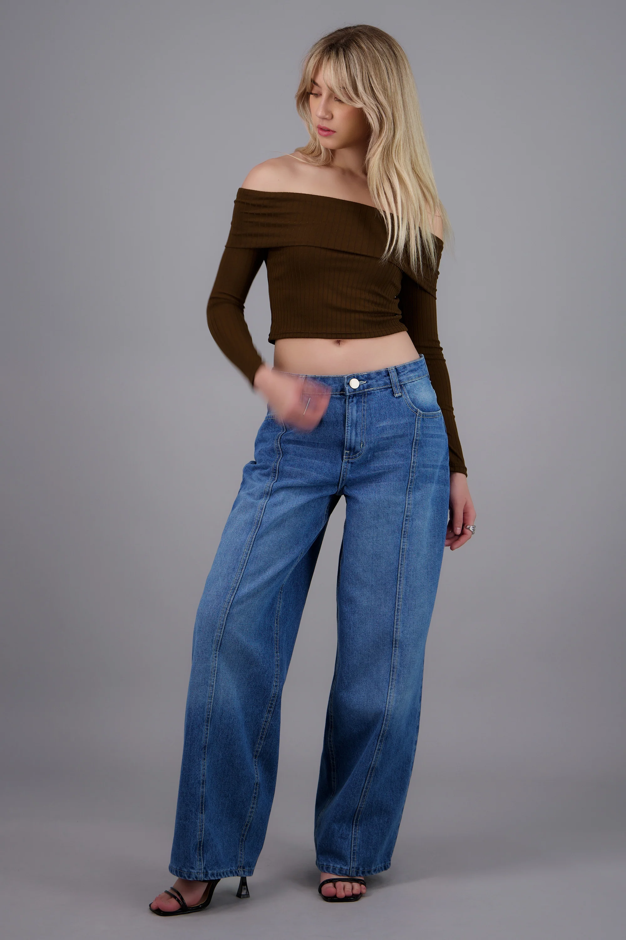 Blusa off shoulder manga larga - Image 3