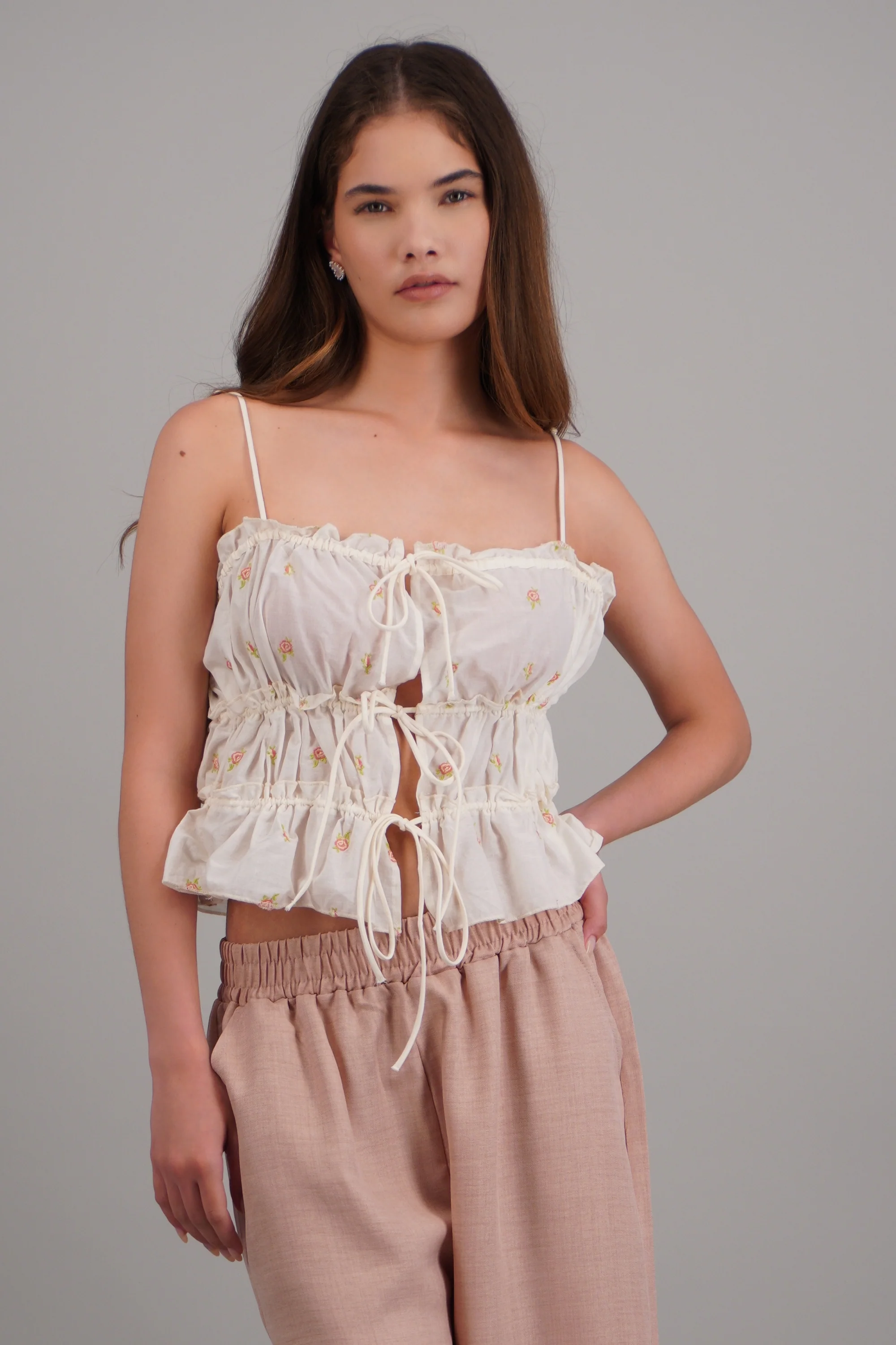 Blusa tirantes bordado flores - Image 2