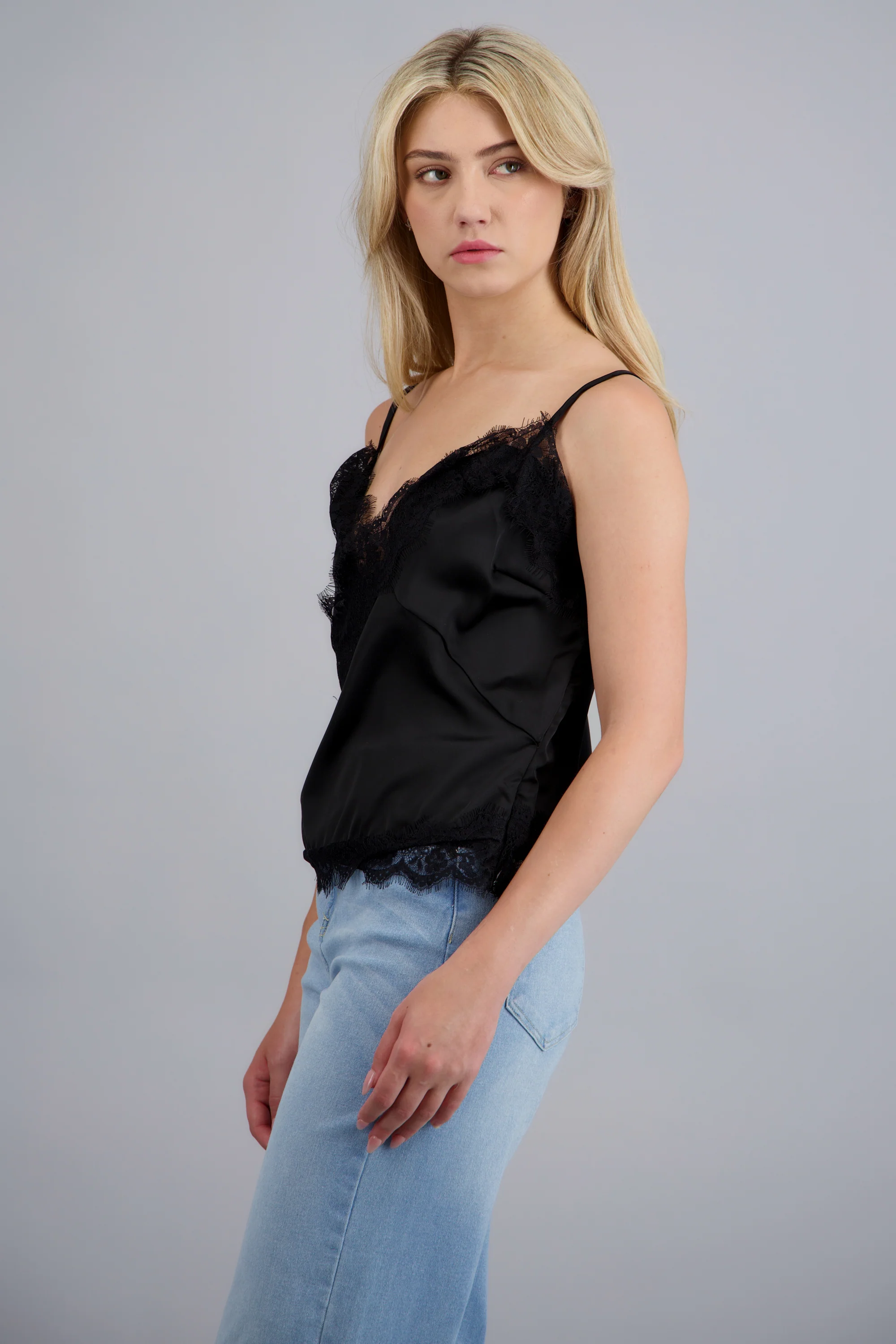 Blusa tirantes detalle encaje - Image 3