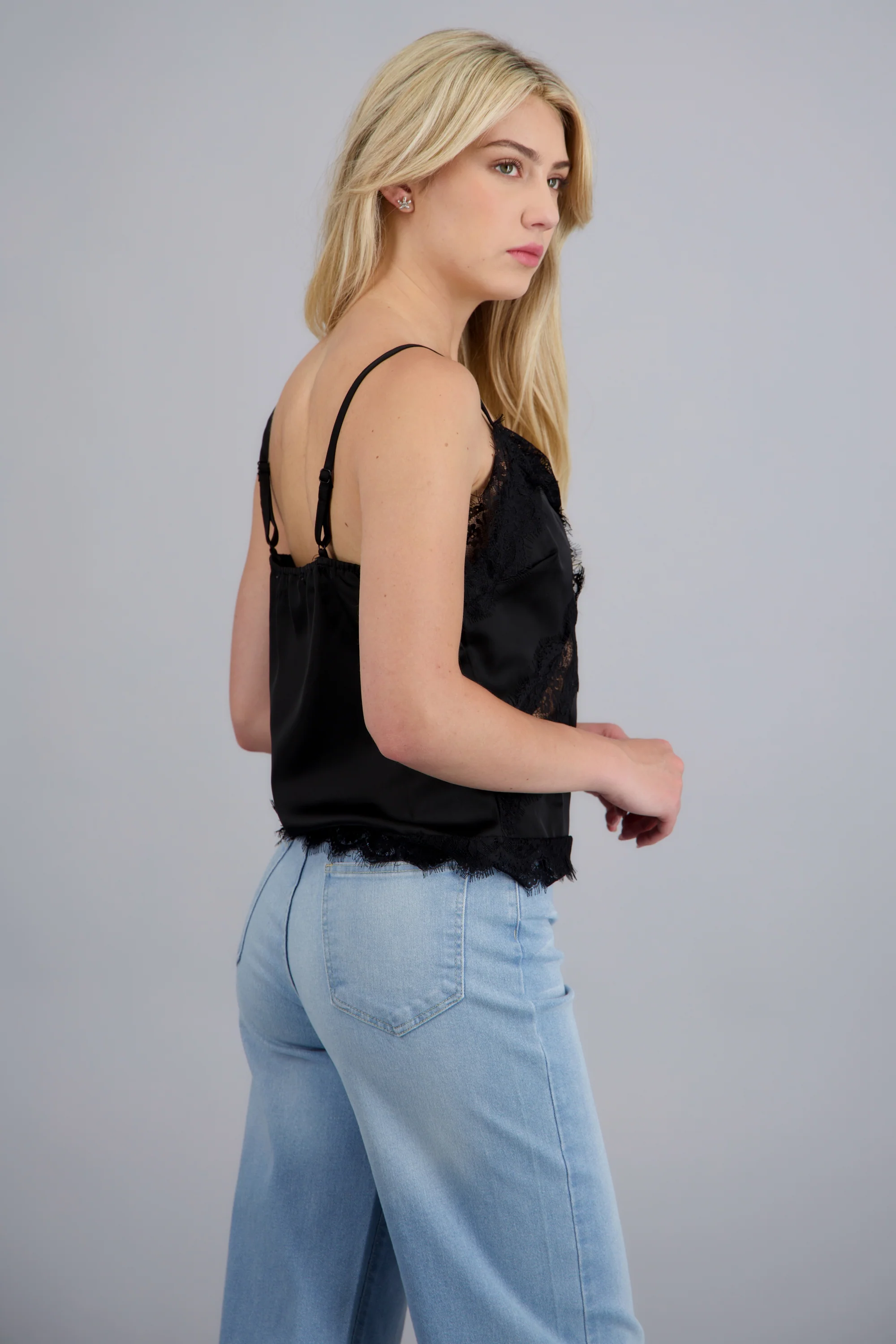 Blusa tirantes detalle encaje - Image 4