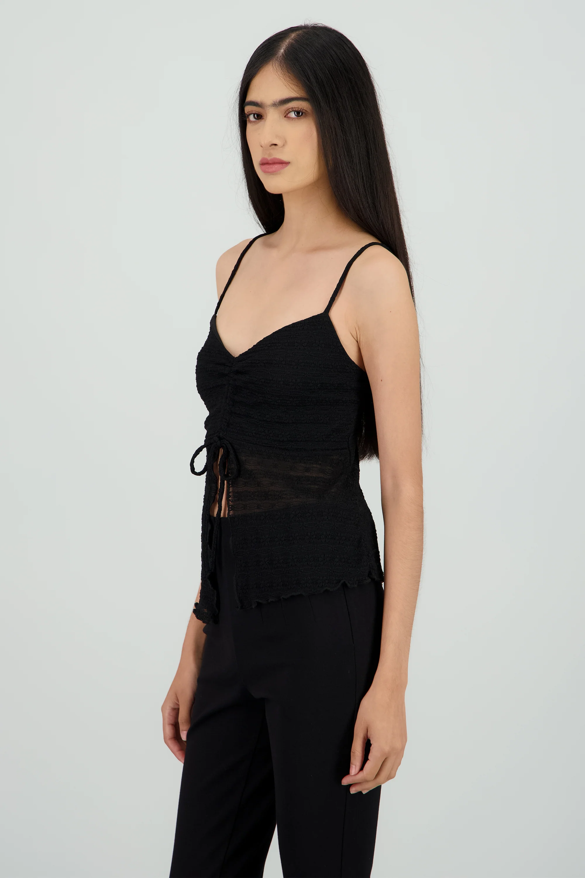 Blusa tirantes en encaje detalle fruncido - Image 3