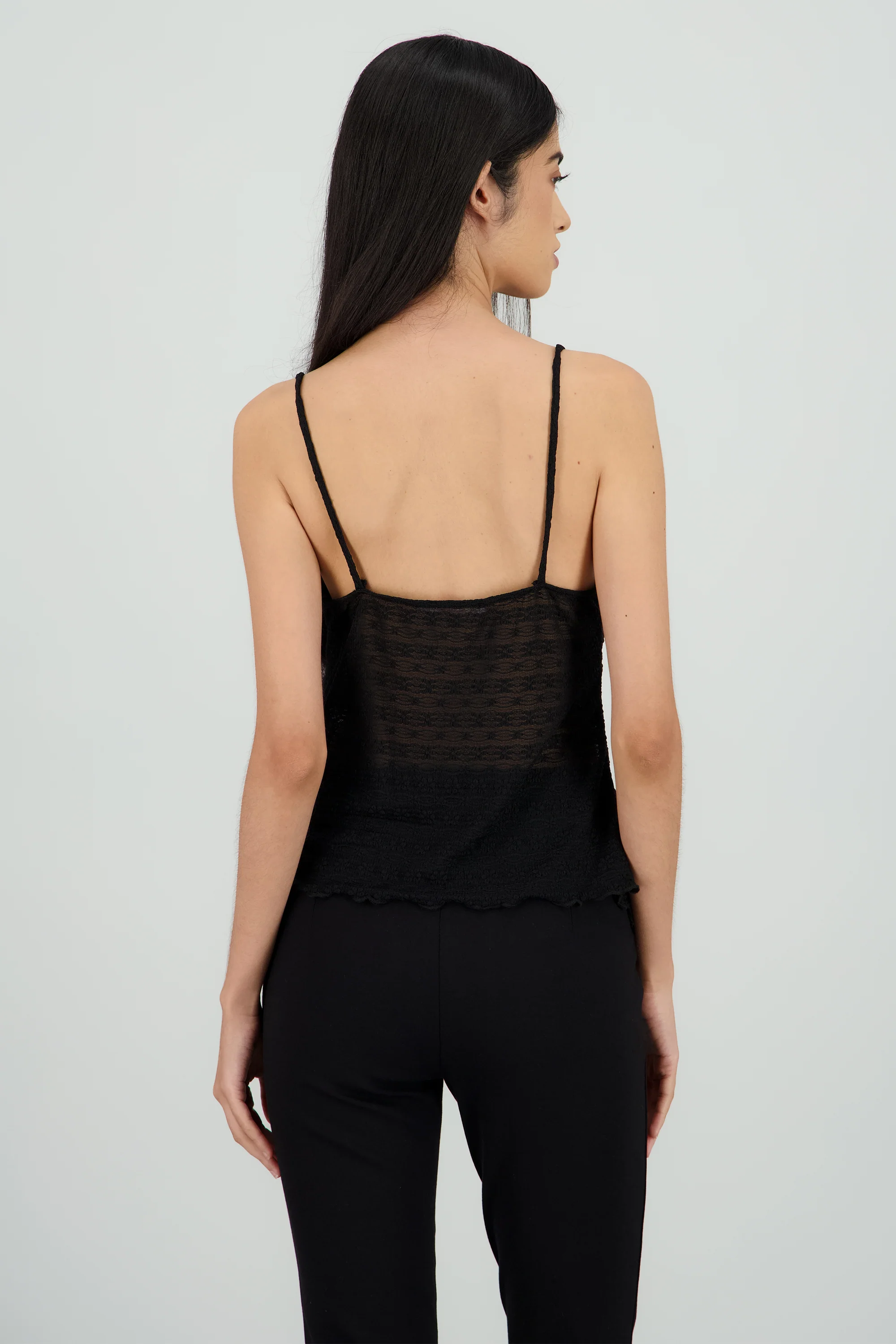 Blusa tirantes en encaje detalle fruncido - Image 4