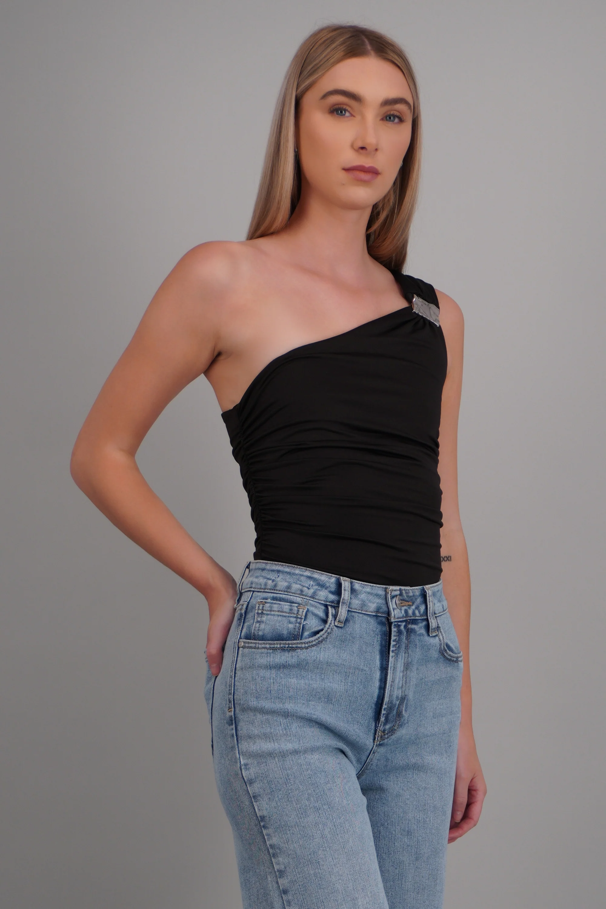 Body one shoulder detalle argolla - Image 2