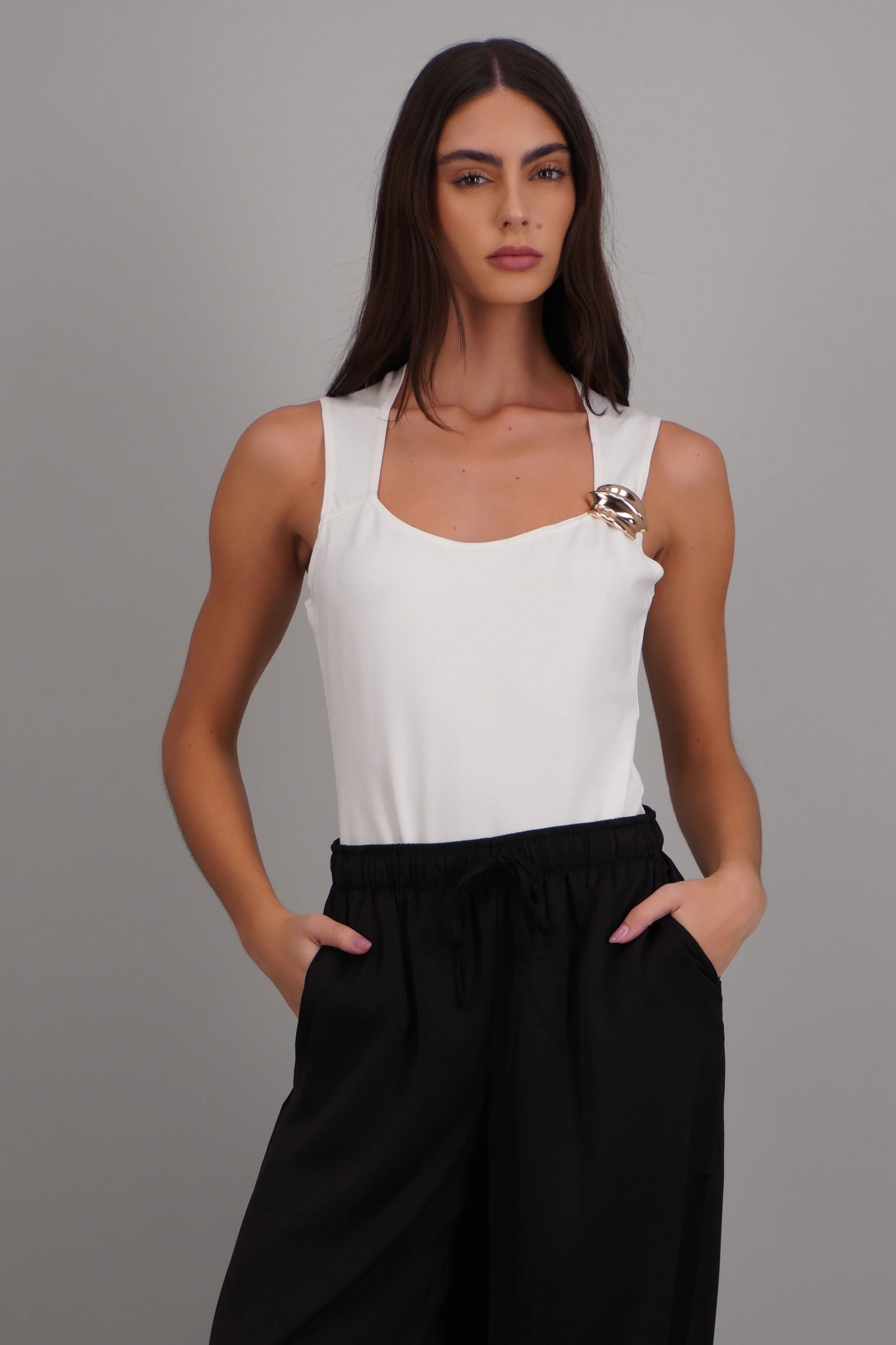 Body tirantes detalle broche