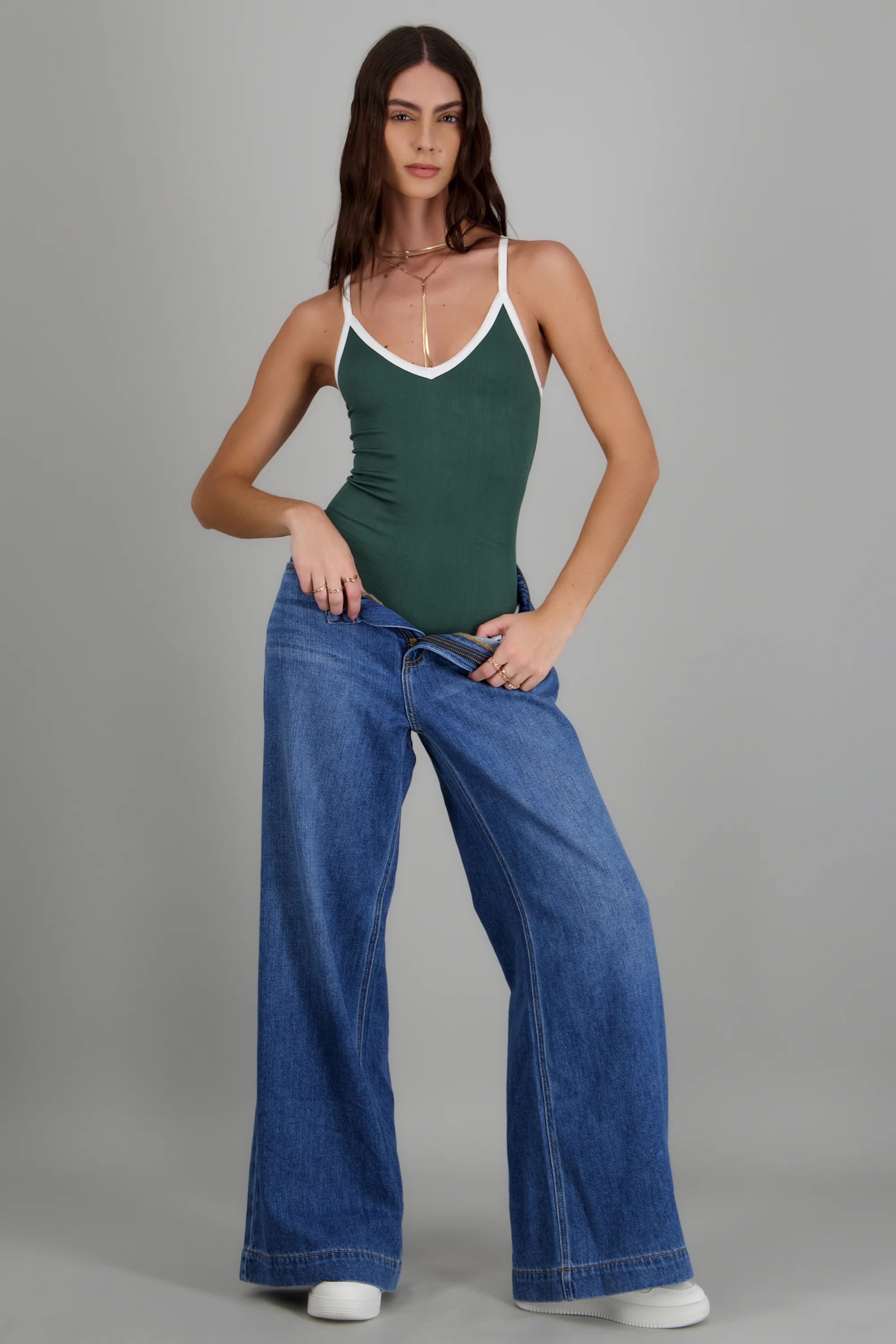 Body tirantes escote v contraste