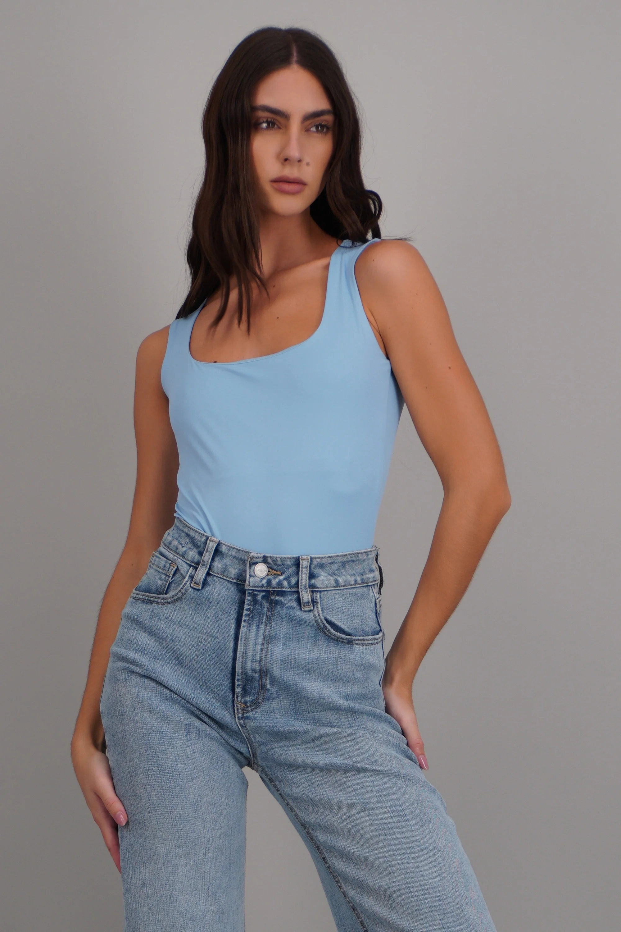 Bodysuit escote cuadrado sin mangas