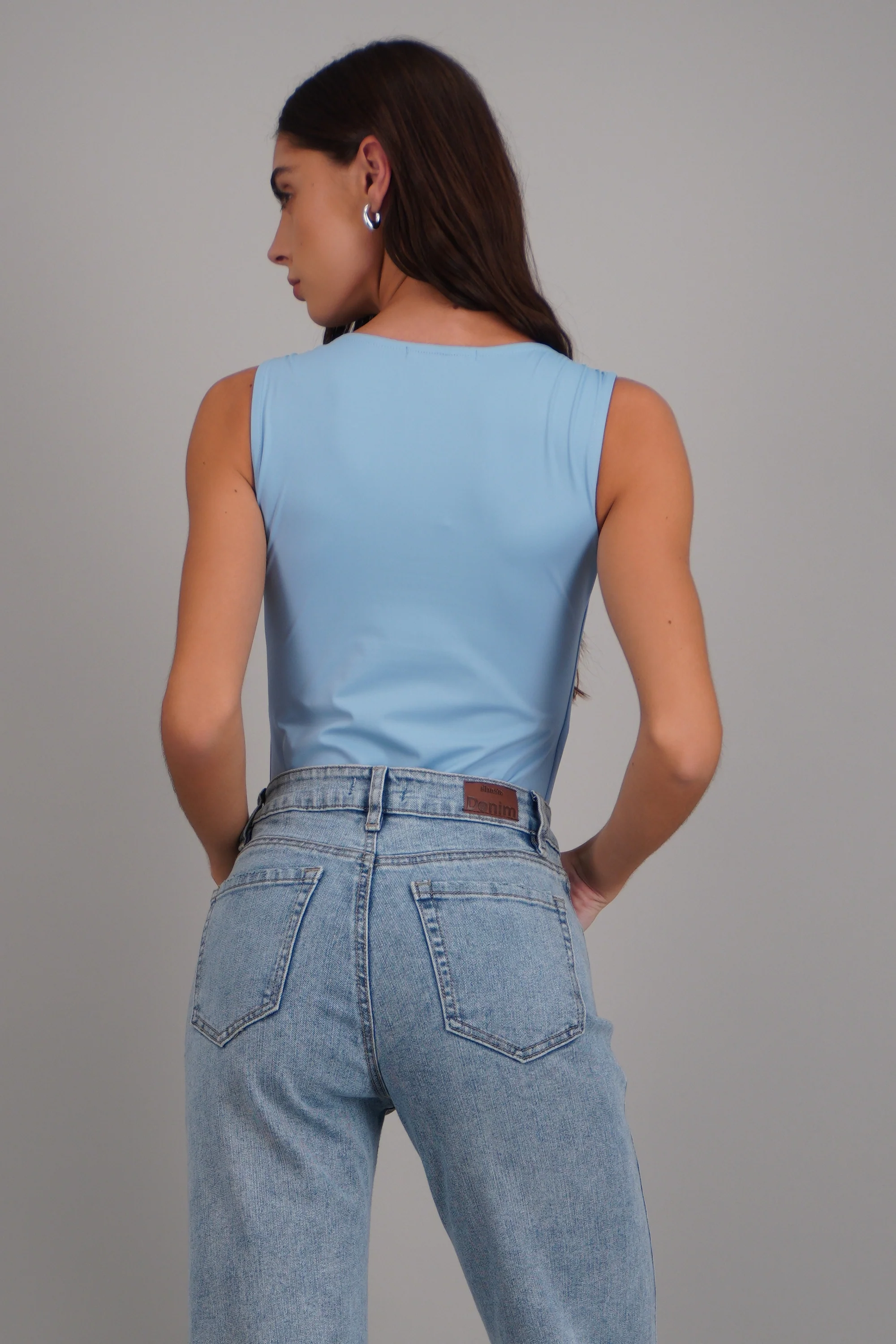 Bodysuit escote cuadrado sin mangas - Image 8
