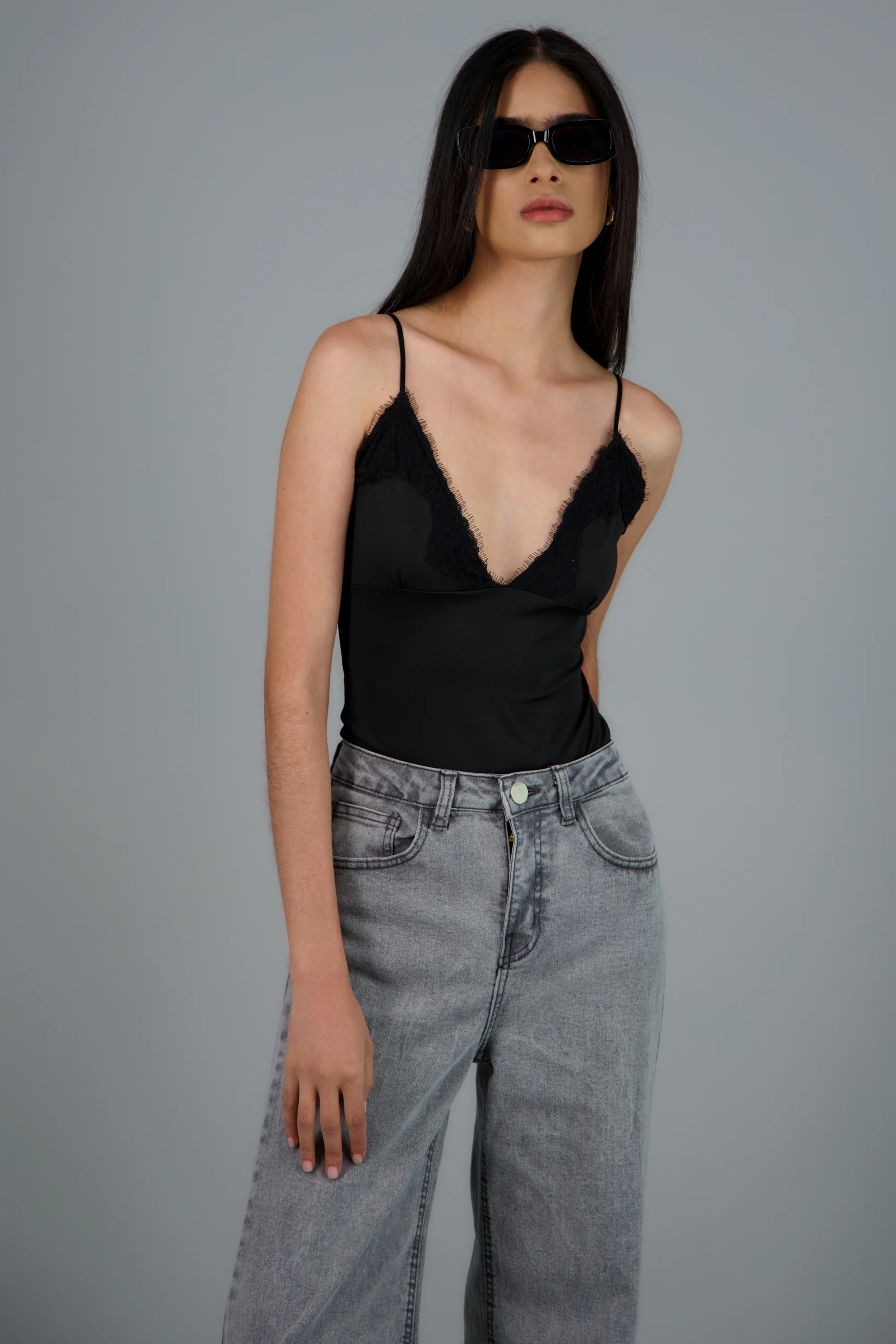 Bodysuit escote en V detalle encaje
