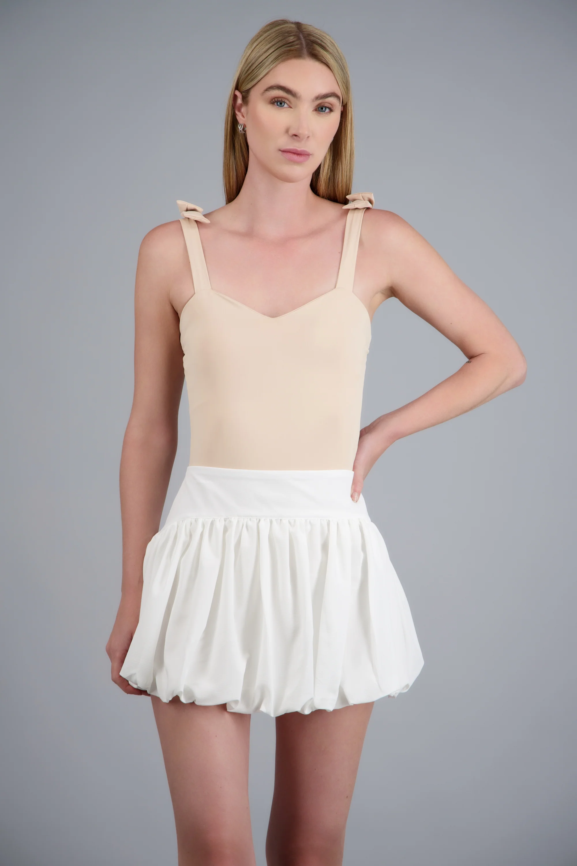 Bodysuit liso con tirante moños