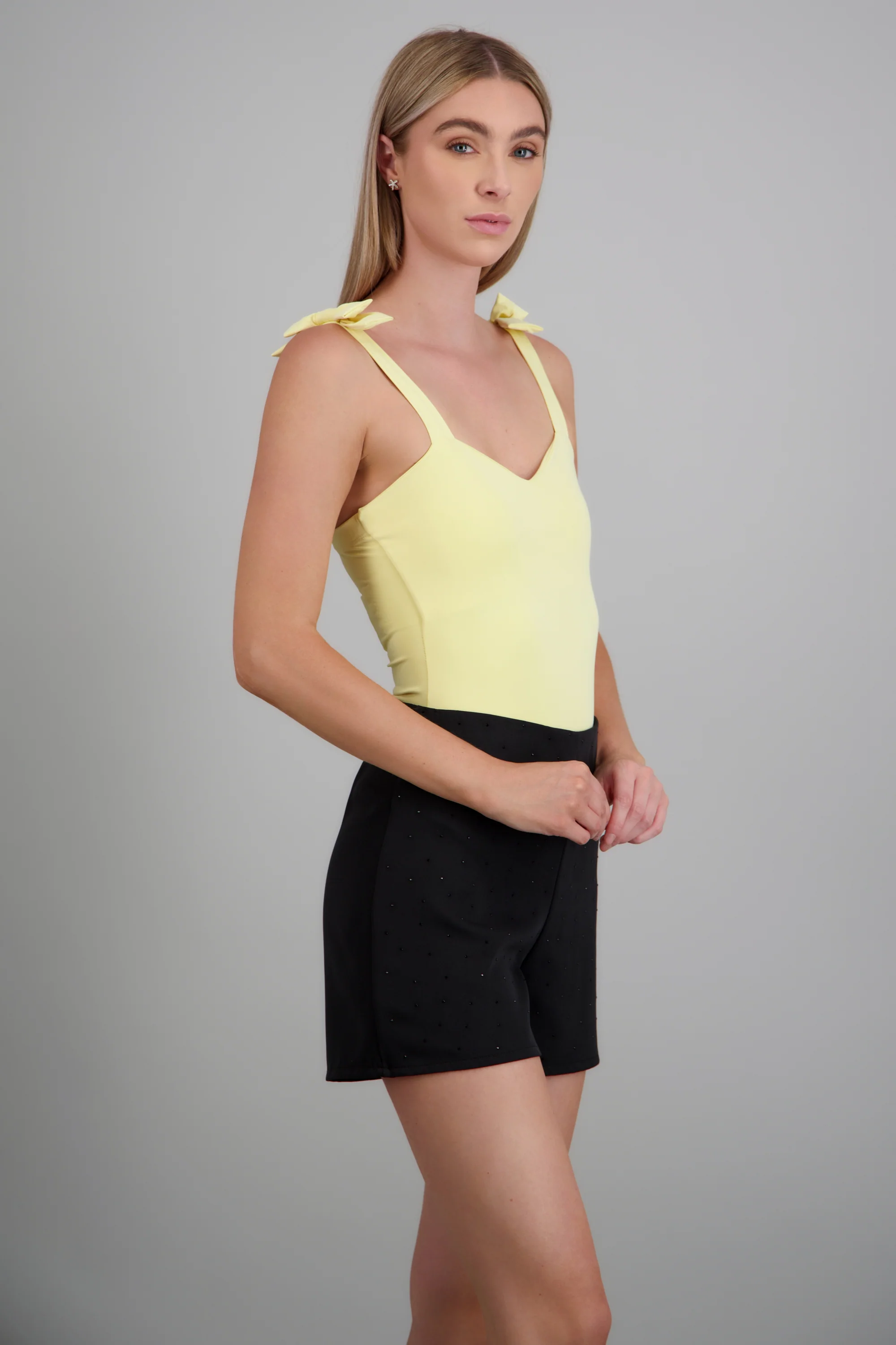 Bodysuit liso con tirante moños - Image 2