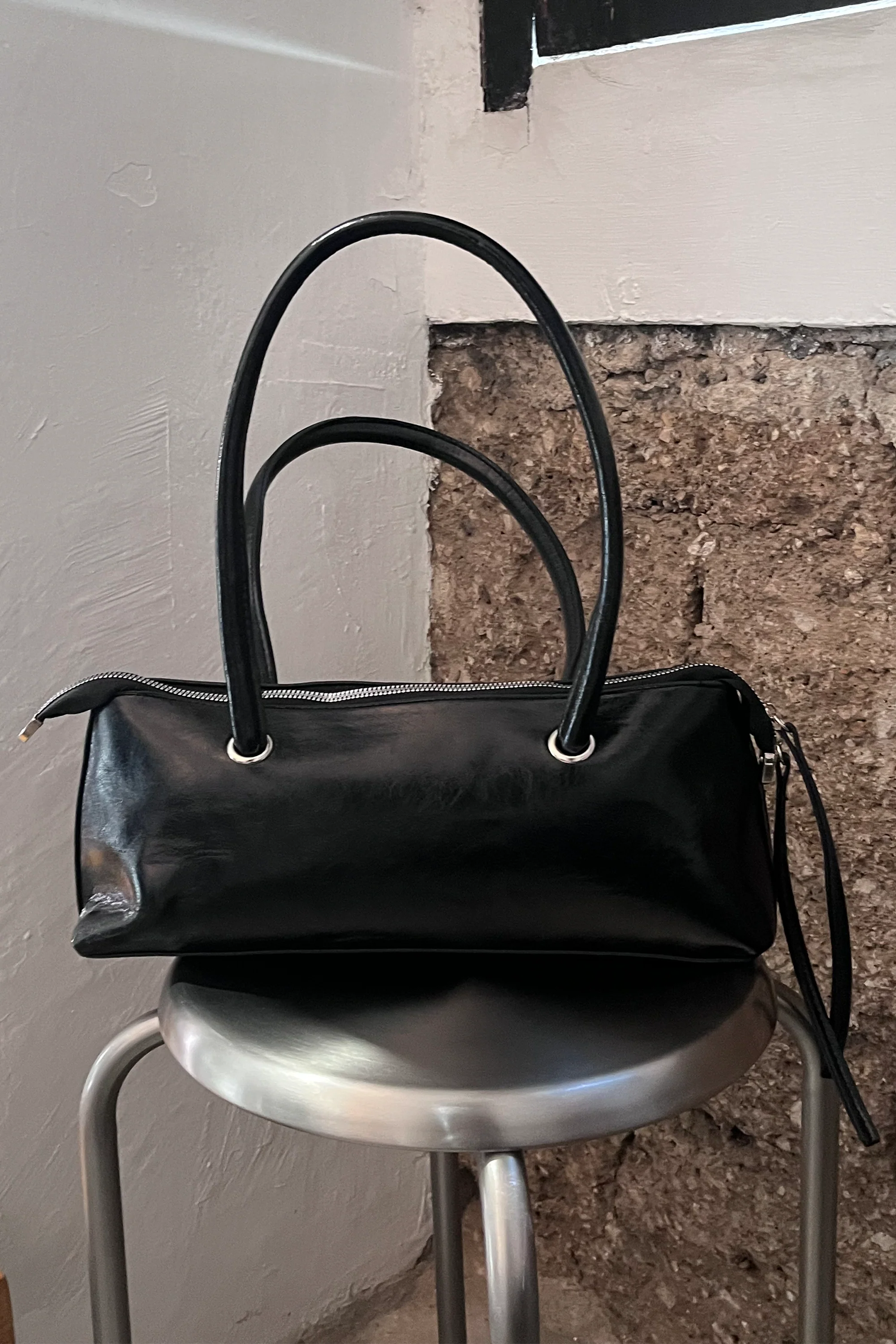 Bolsa baguette larga charol - Image 2