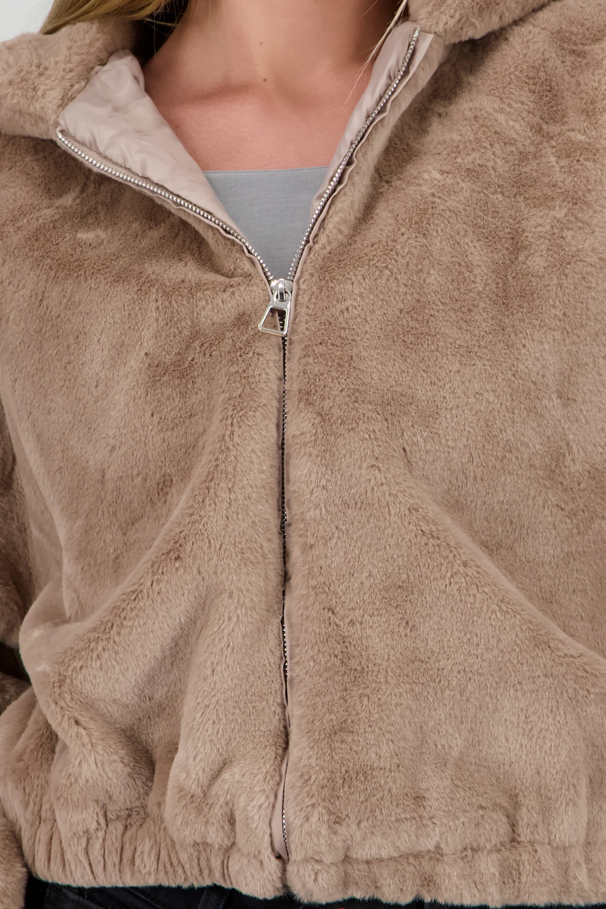 Bomber peluche con gorro - Image 5