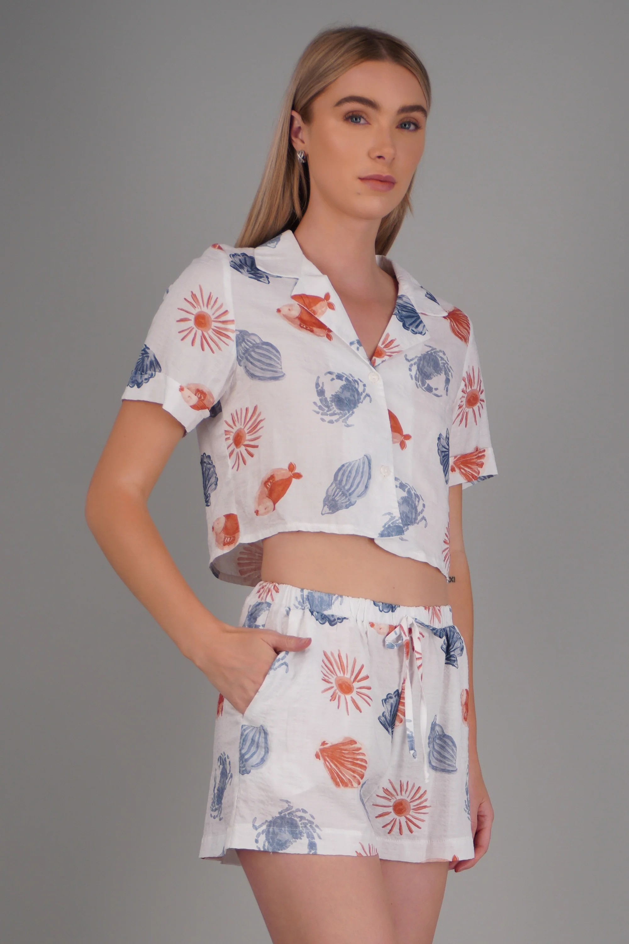 Camisa crop con estampado marino - Image 2