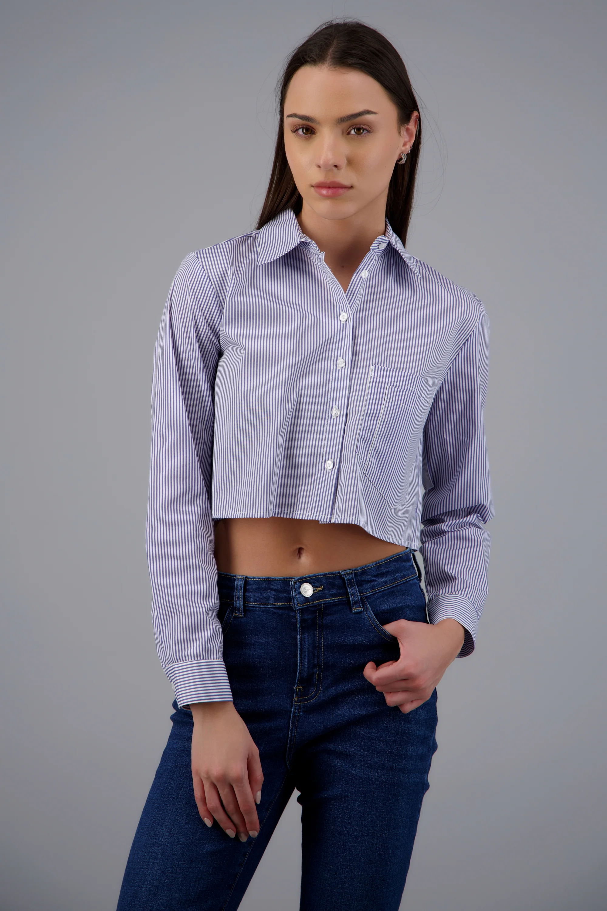Camisa crop de rayas con doble bolsa