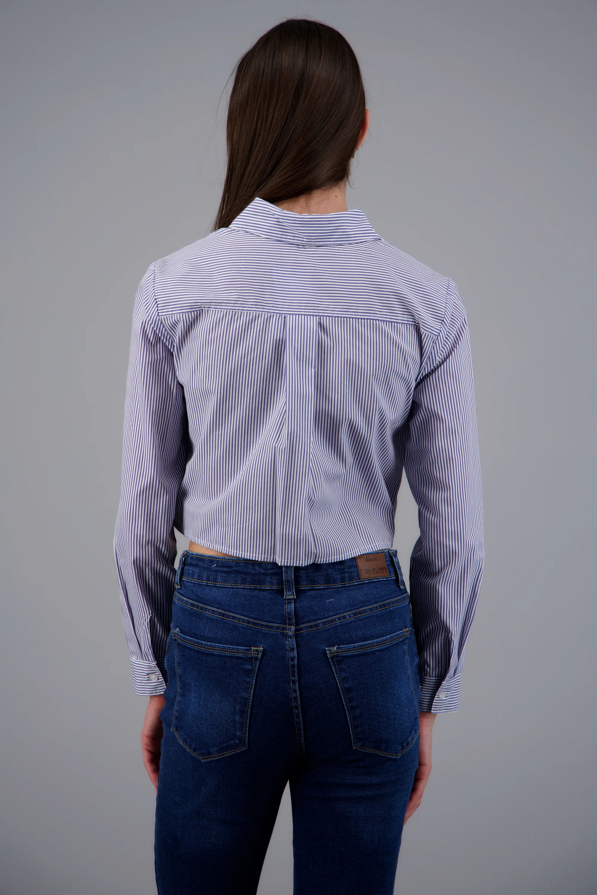 Camisa crop de rayas con doble bolsa - Image 4