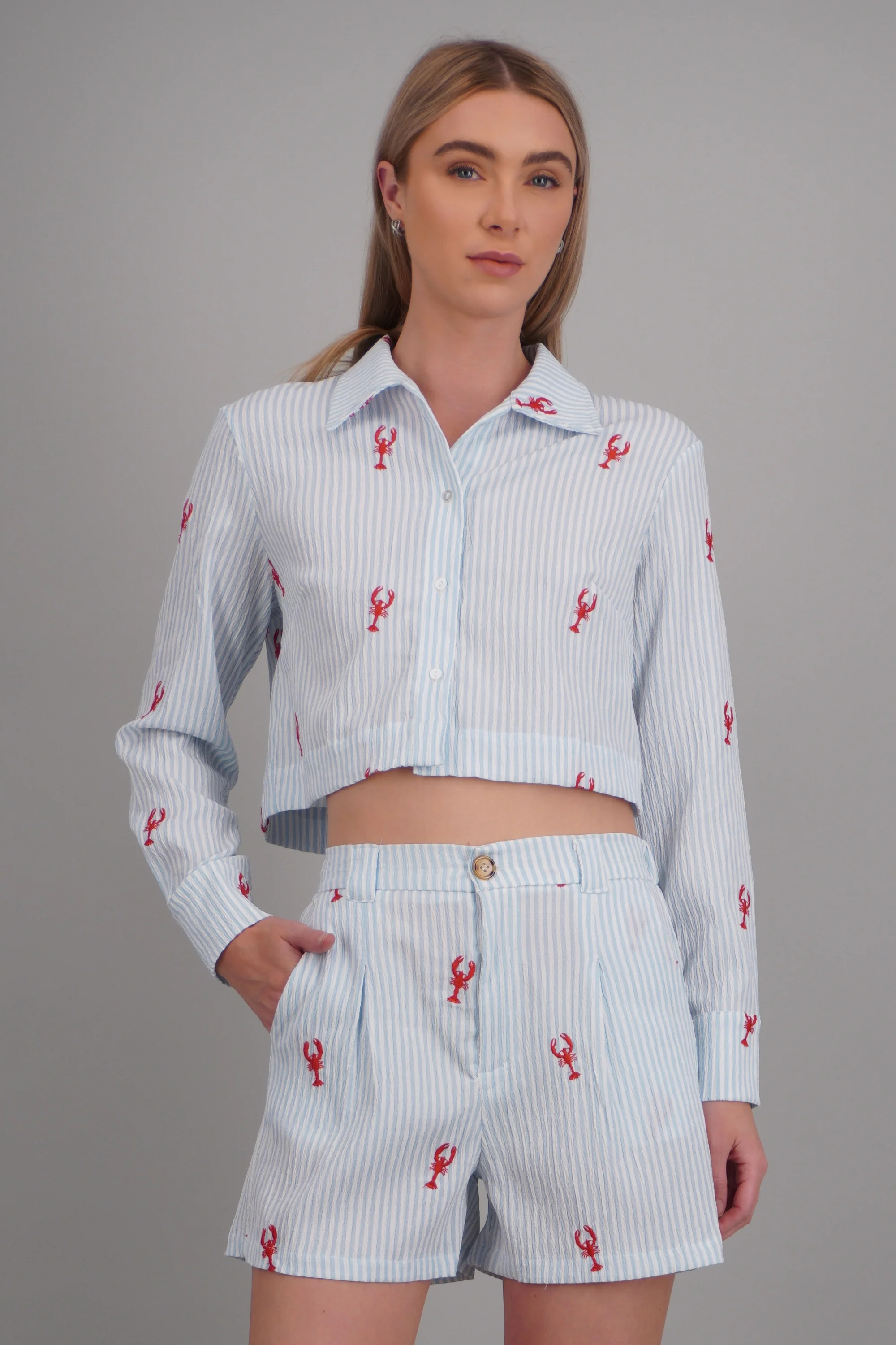Camisa crop detalle manga