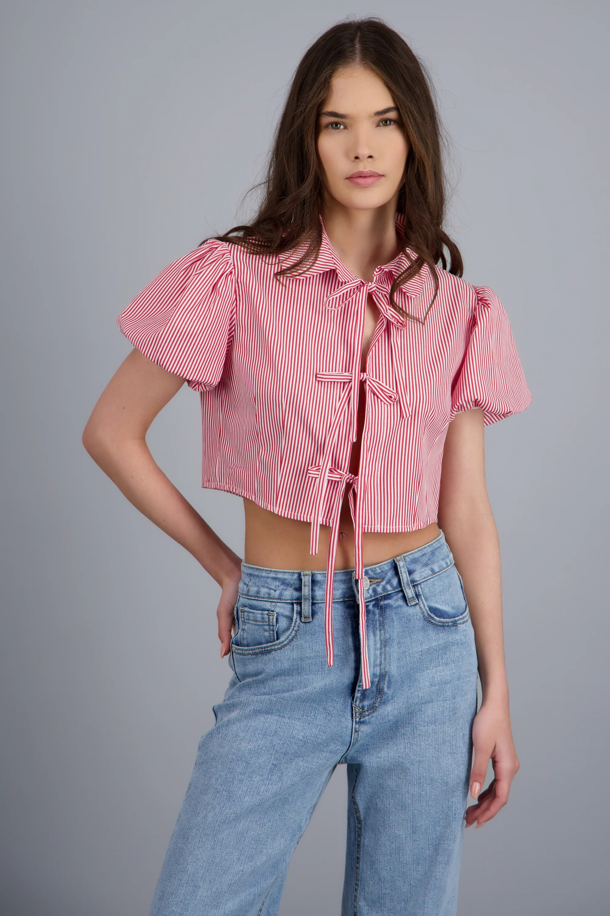 Camisa crop manga corta detalle moños