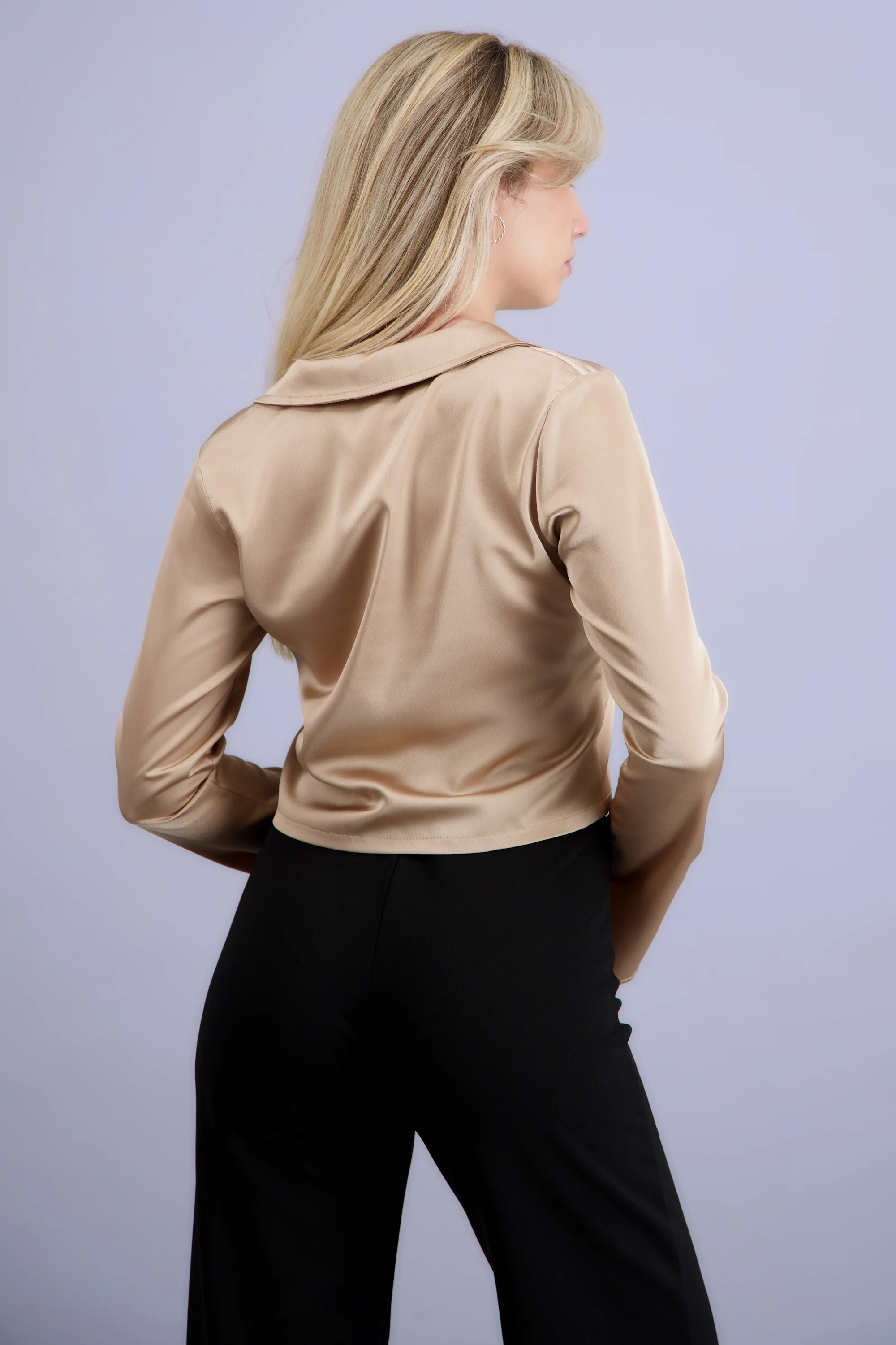 Camisa de satin detalle amarre - Image 4