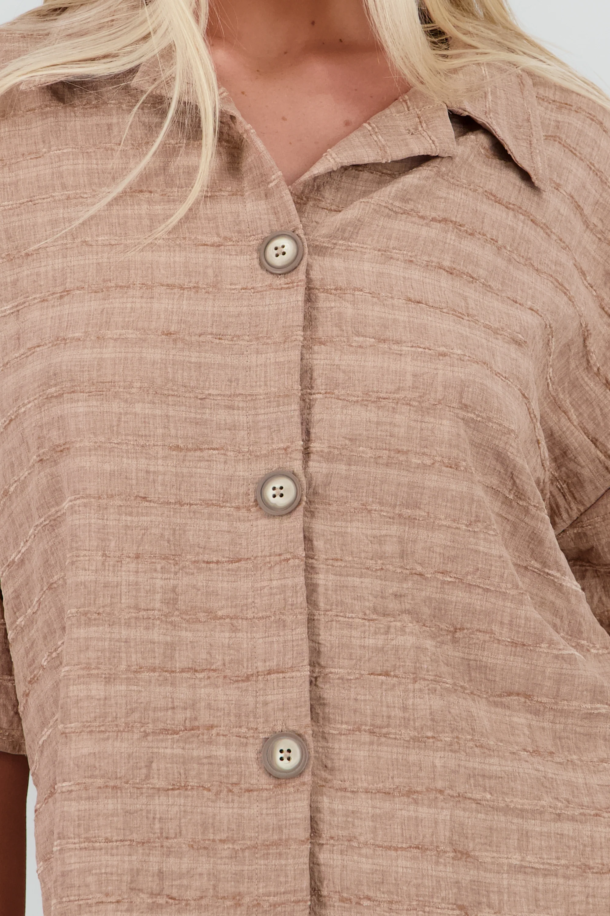 Camisa over manga corta con textura - Image 5