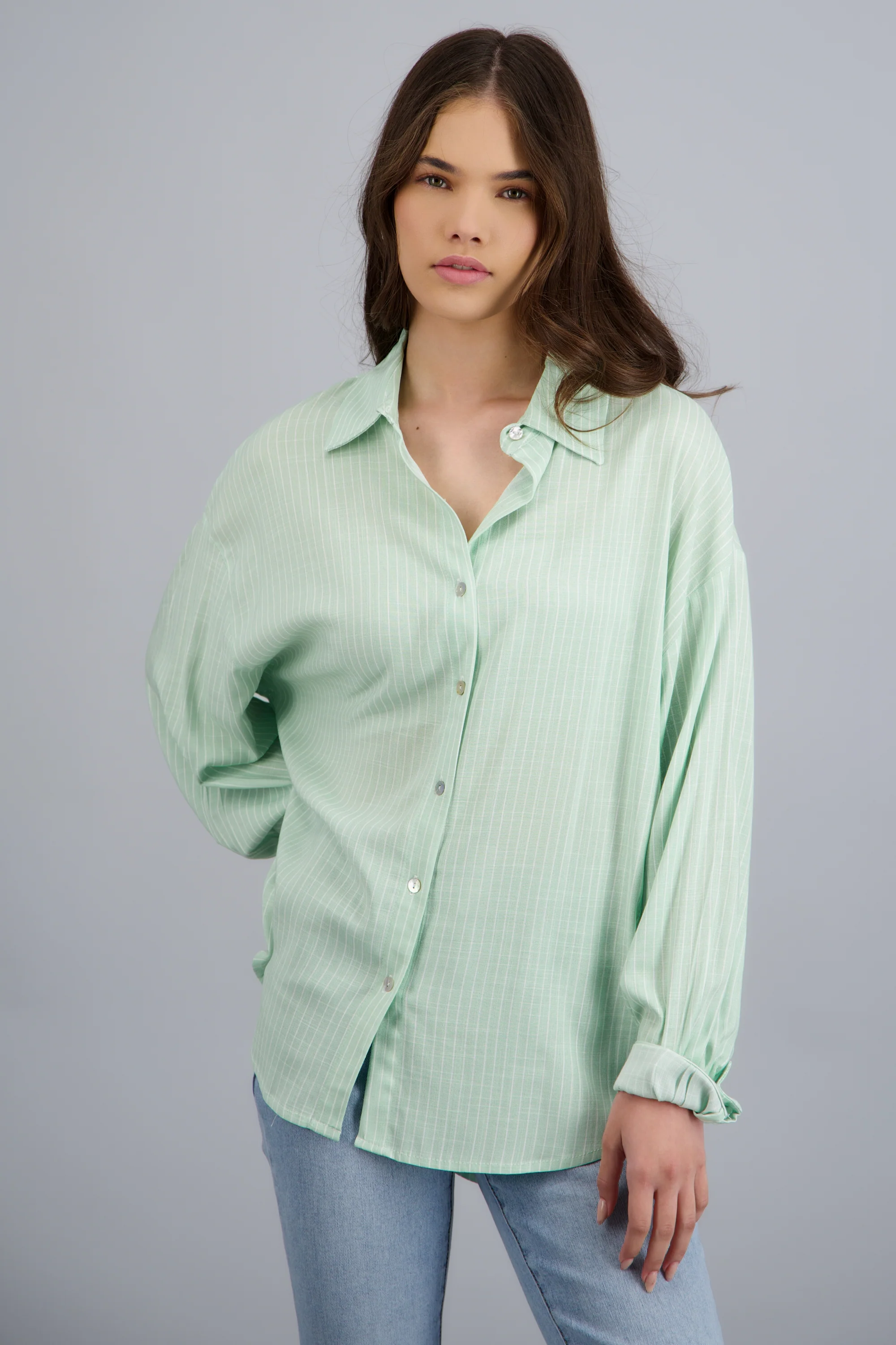 Camisa oversized manga doblada