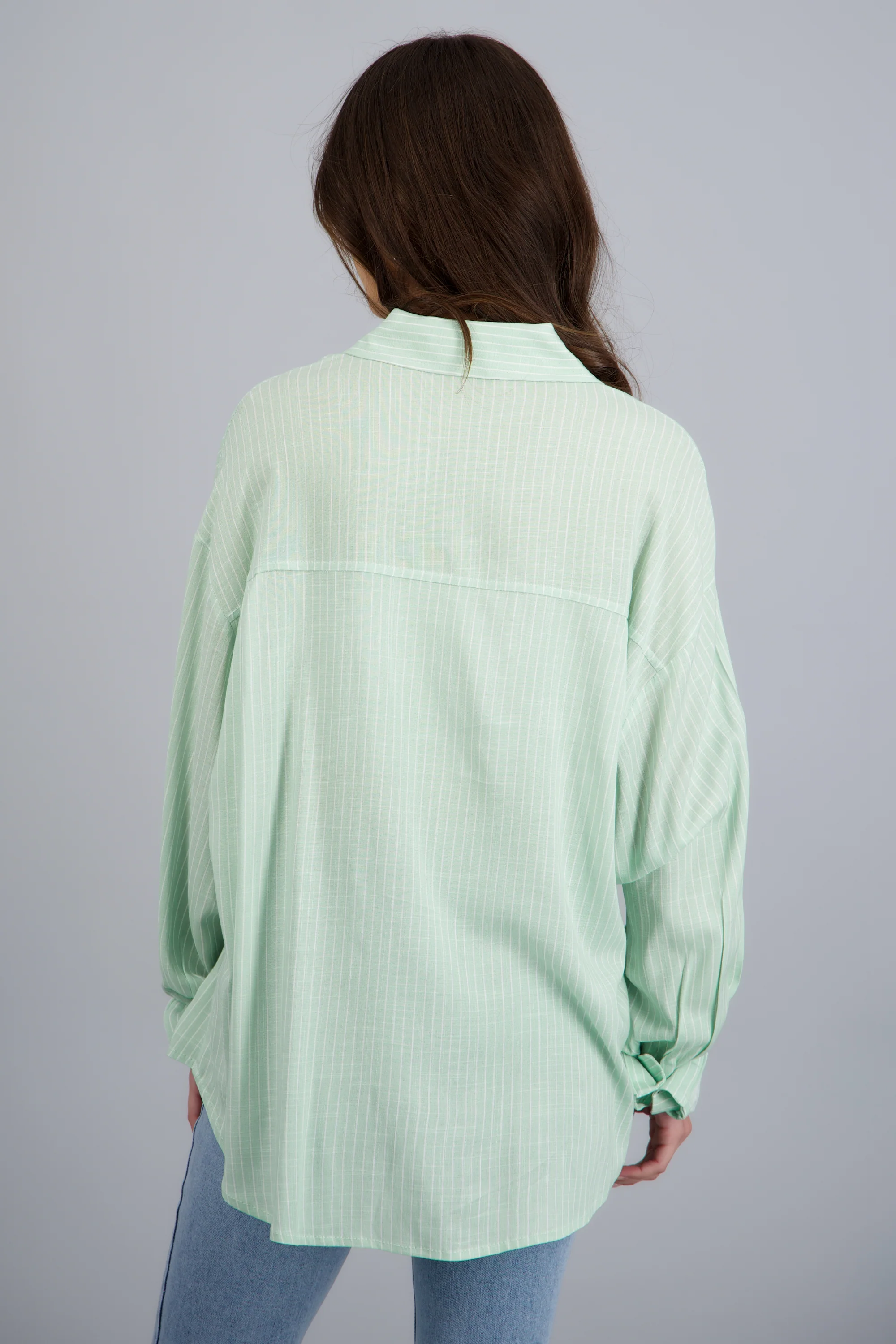 Camisa oversized manga doblada - Image 3