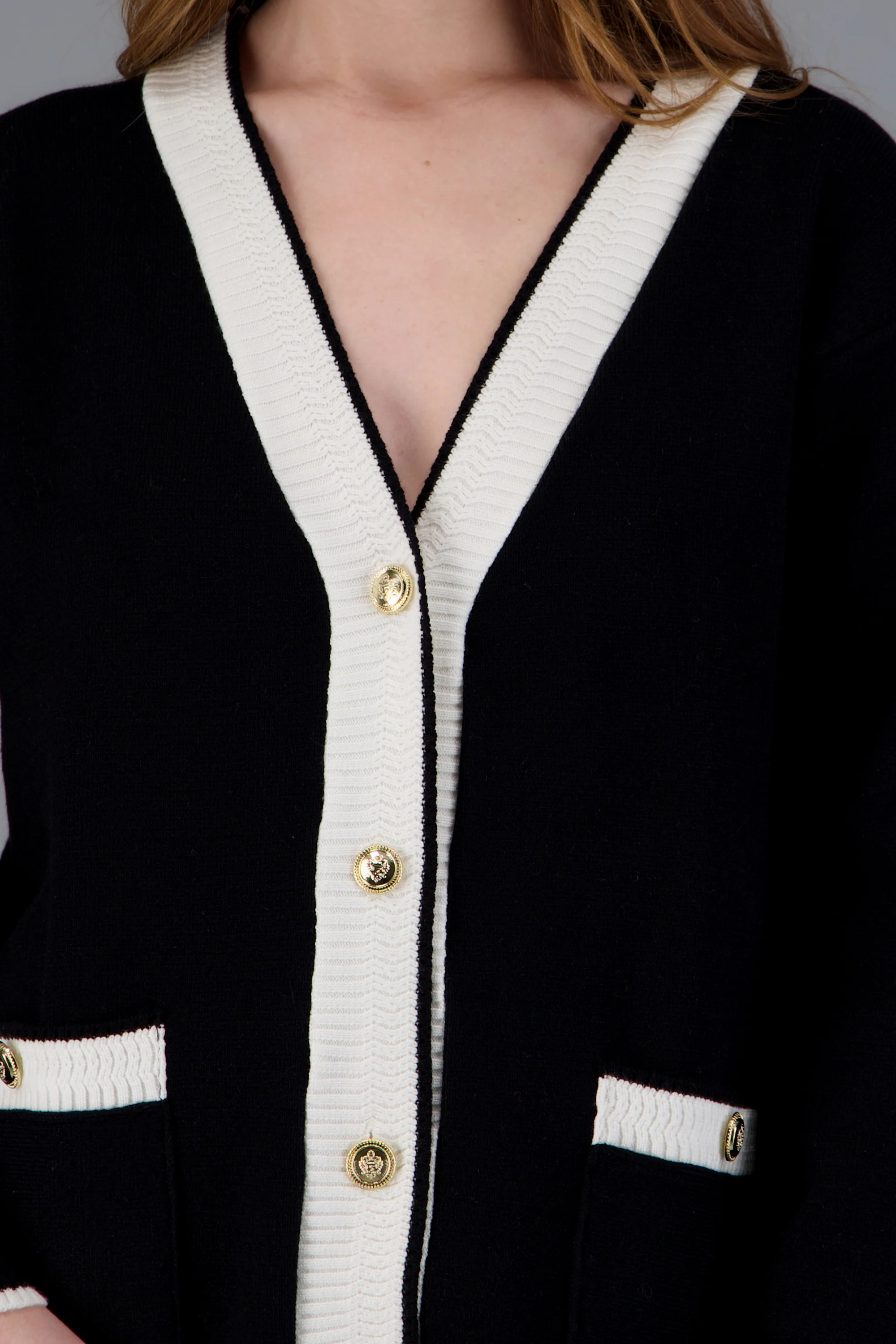 cardigan contraste detalle botones - Image 5