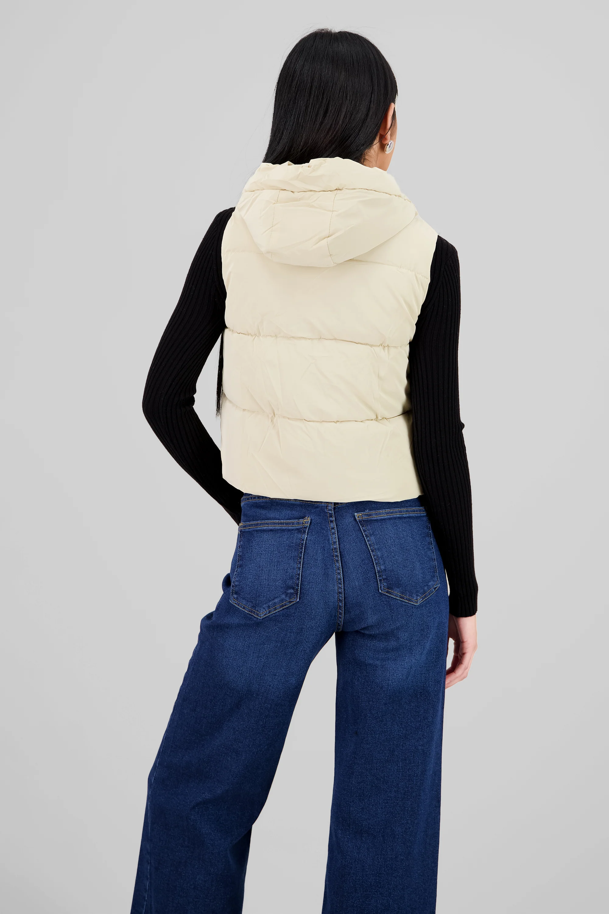 Chalec con bolsas cargo cropped - Image 4