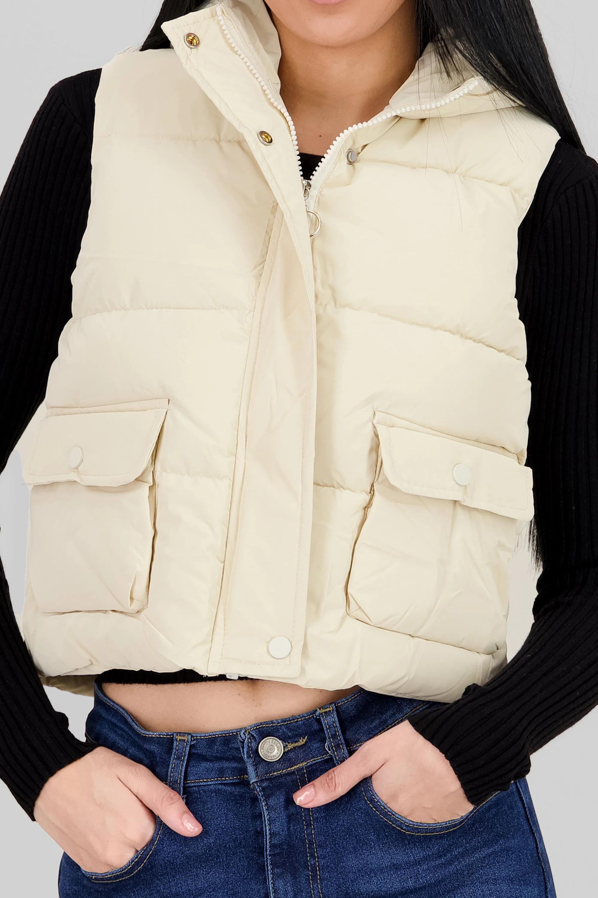 Chalec con bolsas cargo cropped - Image 5