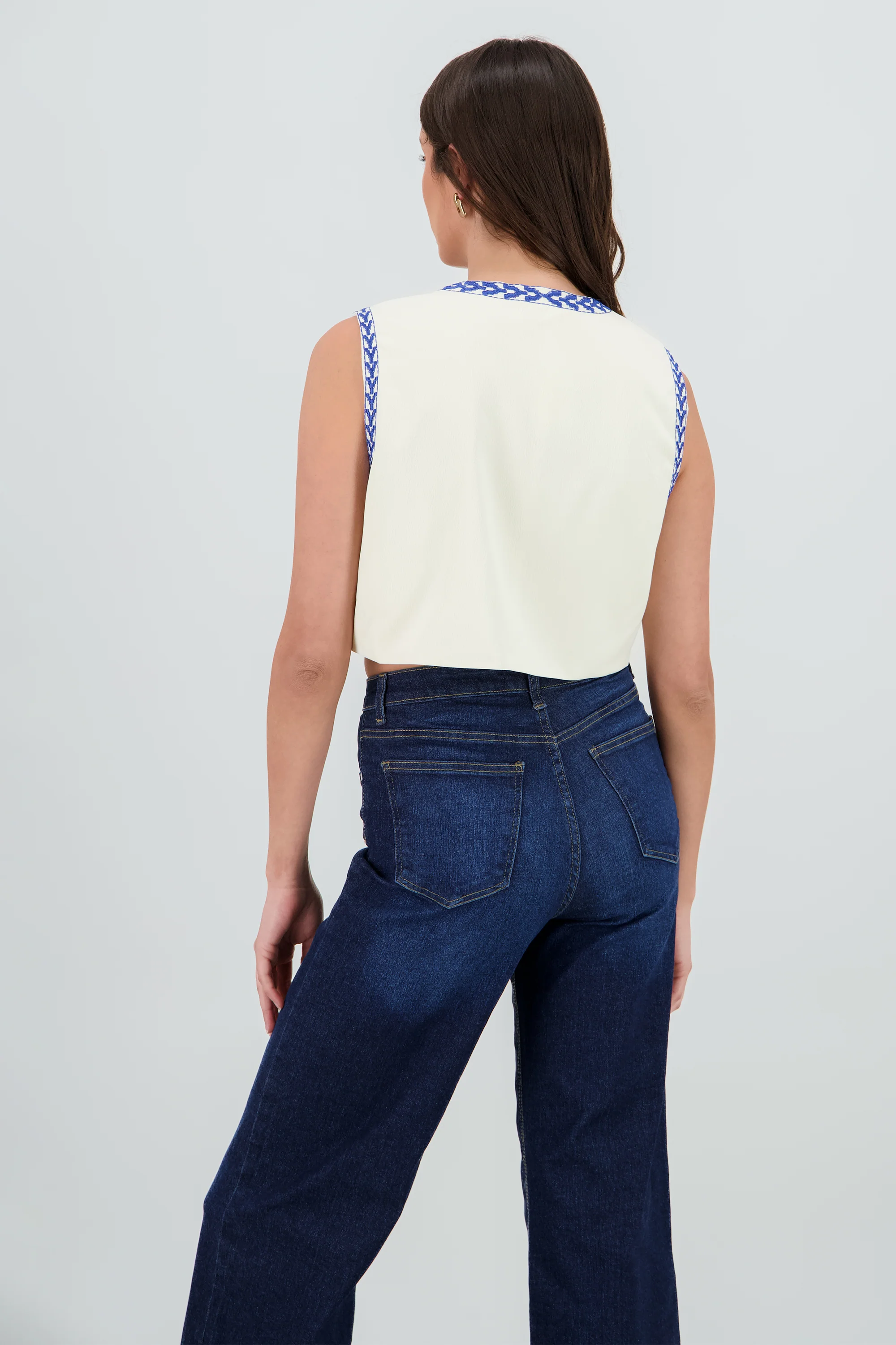 Chaleco crop detalle bordado - Image 4