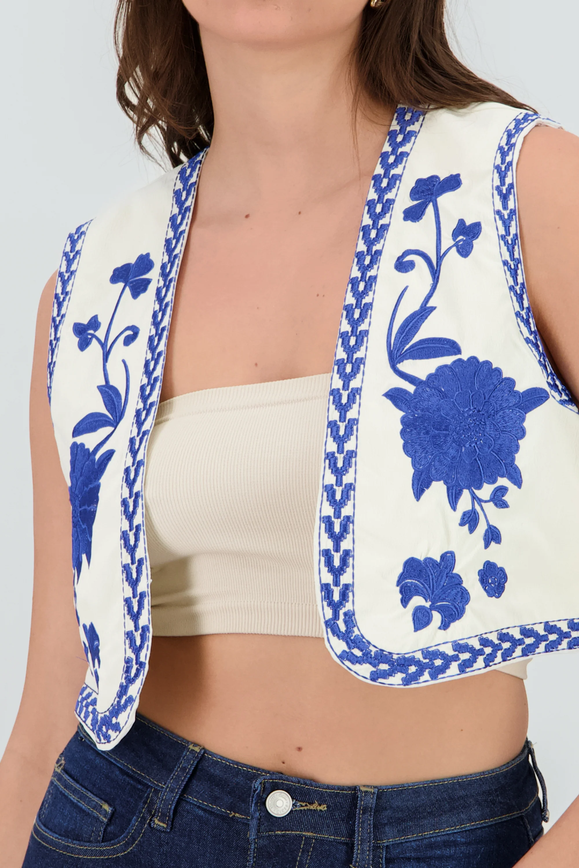 Chaleco crop detalle bordado - Image 5