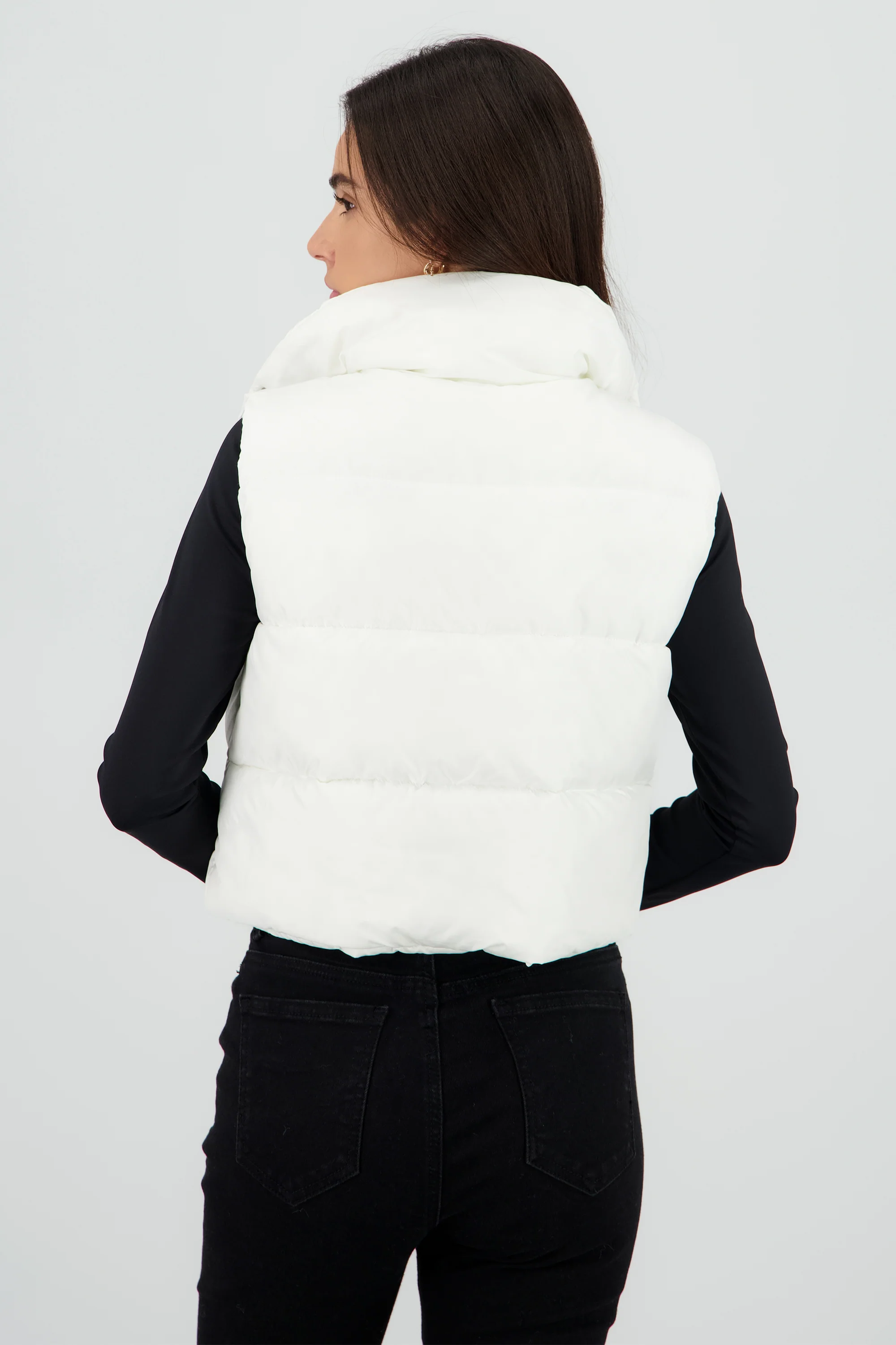 Chaleco crop puffer monocolor - Image 4