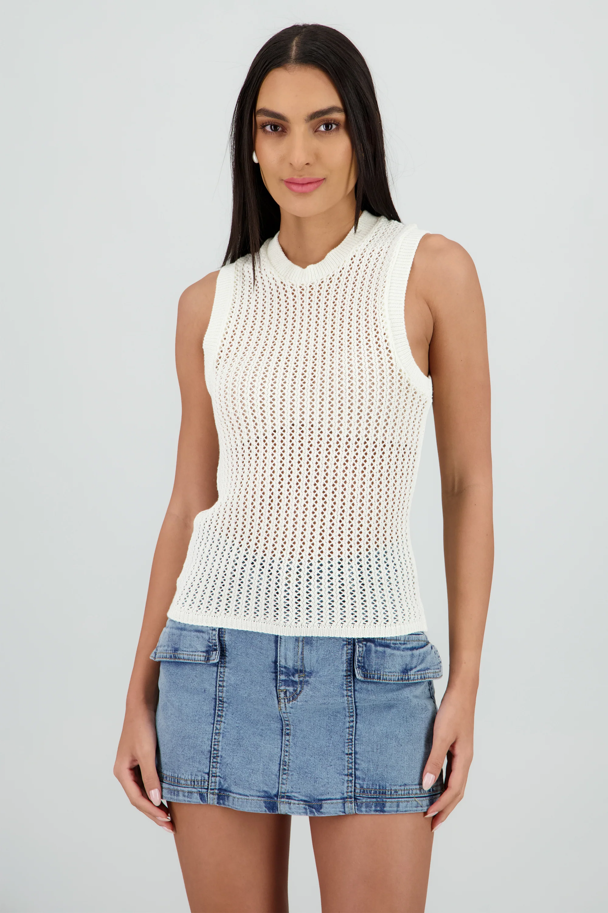 Chaleco cuello redondo calado