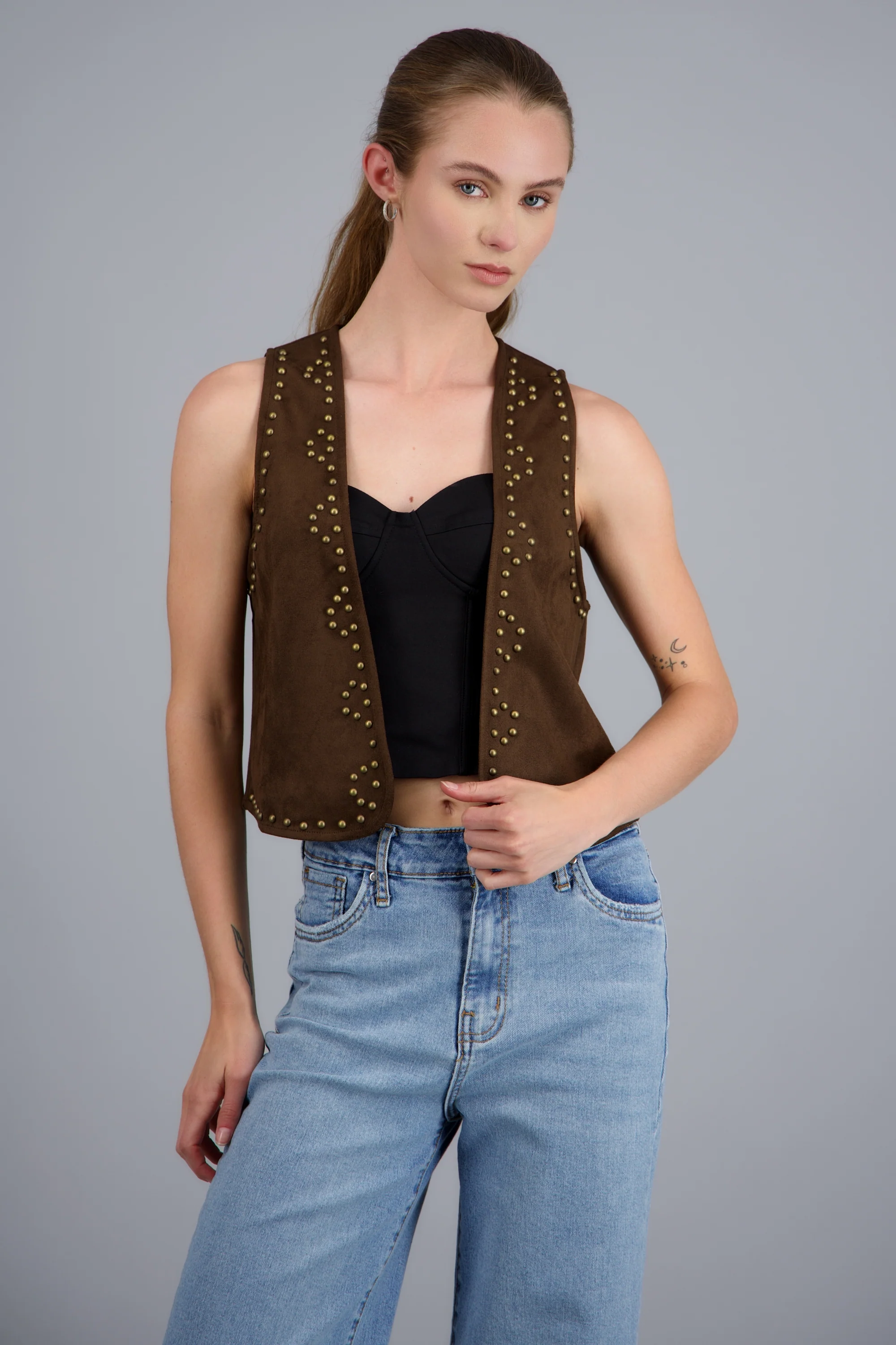 Chaleco suede con estoperoles