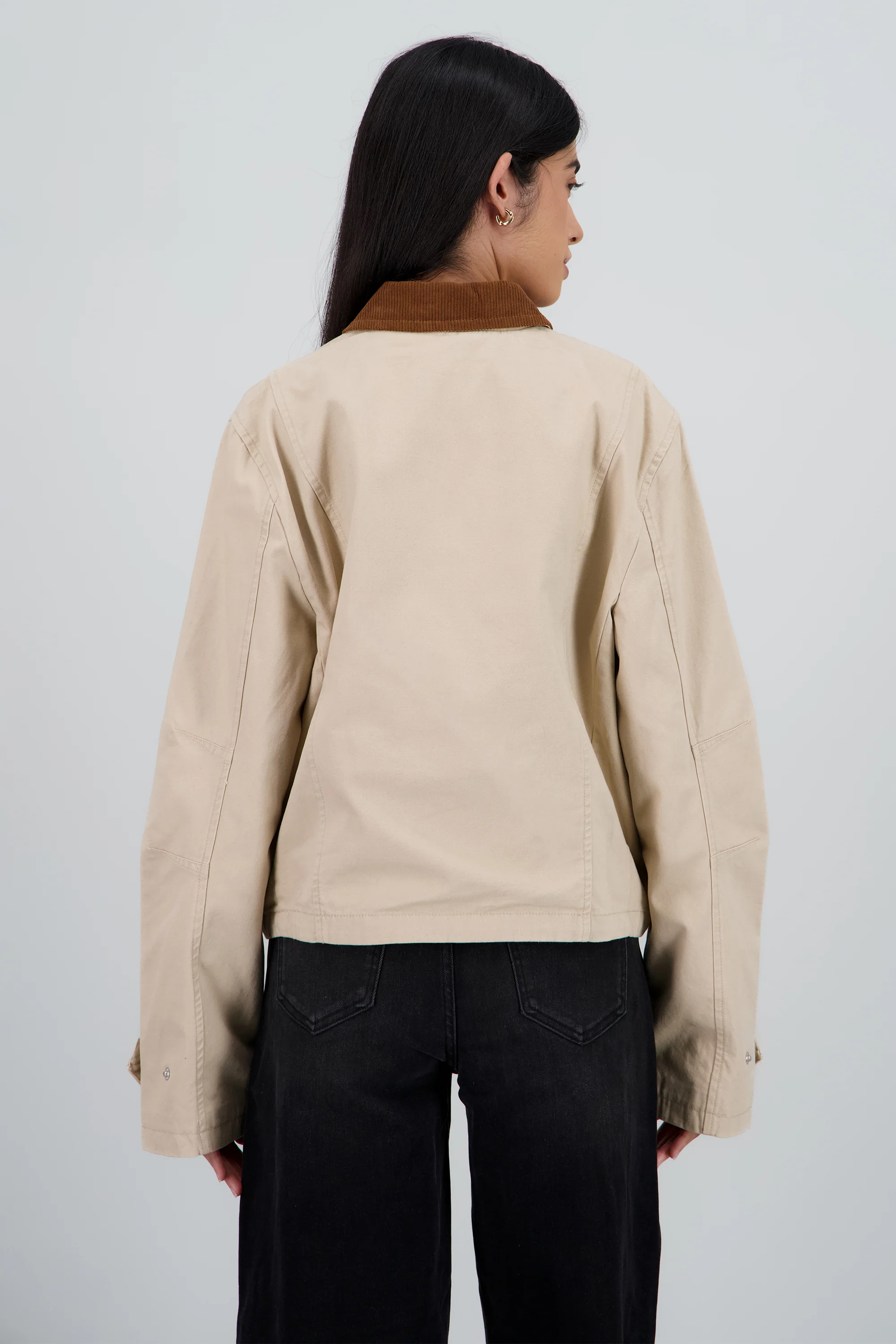 Chamarra con contraste en cuello y bolsas - Image 4